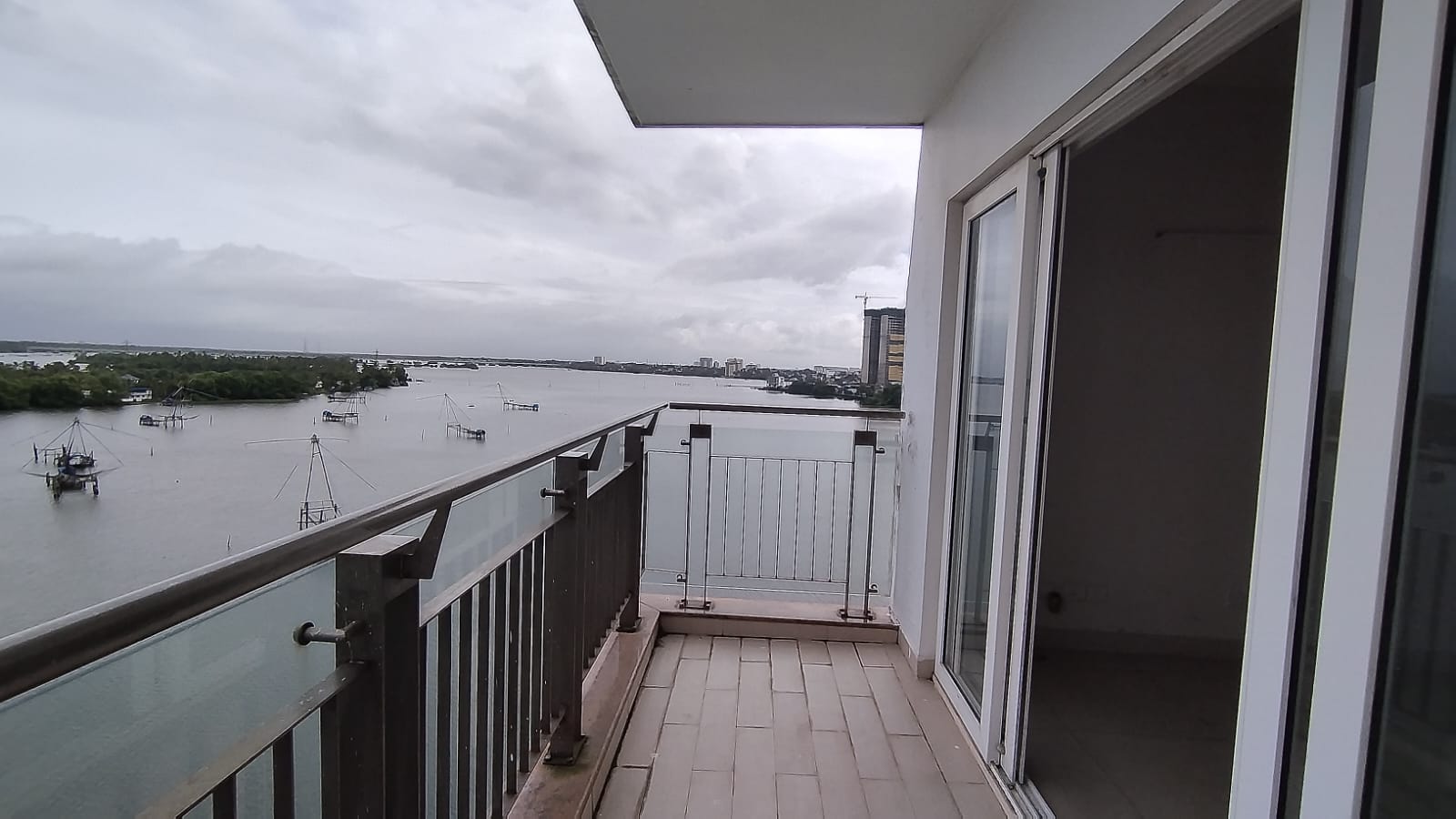 Water view 2100sqt 3bhk fully furnished PRESTIGE NEPTUNE COURTYARD flat Sale Marine Drive Kochi