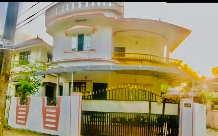 Independent 3 BHK House for sale at Vyttila, Kochi