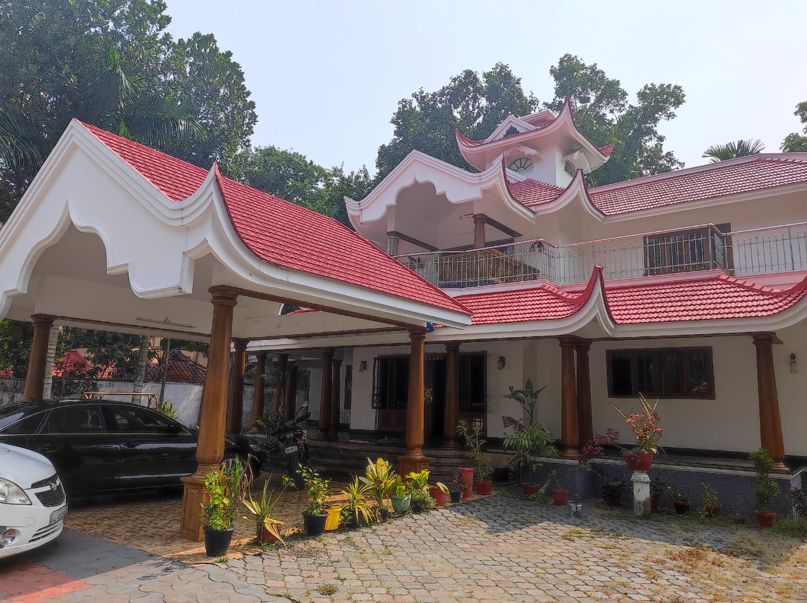 Traditional Nalukettu House in modern style for sale at Eramalloor, Cherthala.