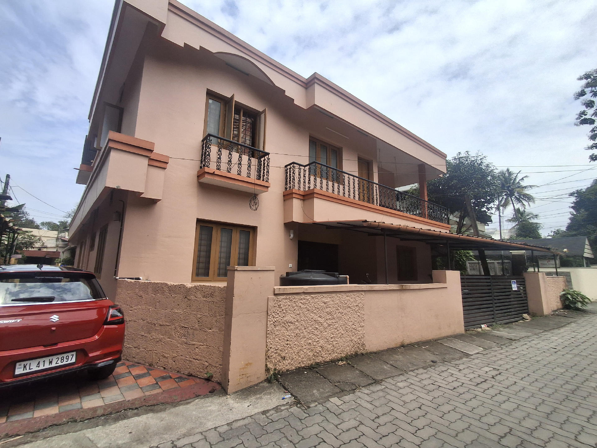 INDEPENDENT  HOUSE  FOR SALE AT CHEMBUMUKKU