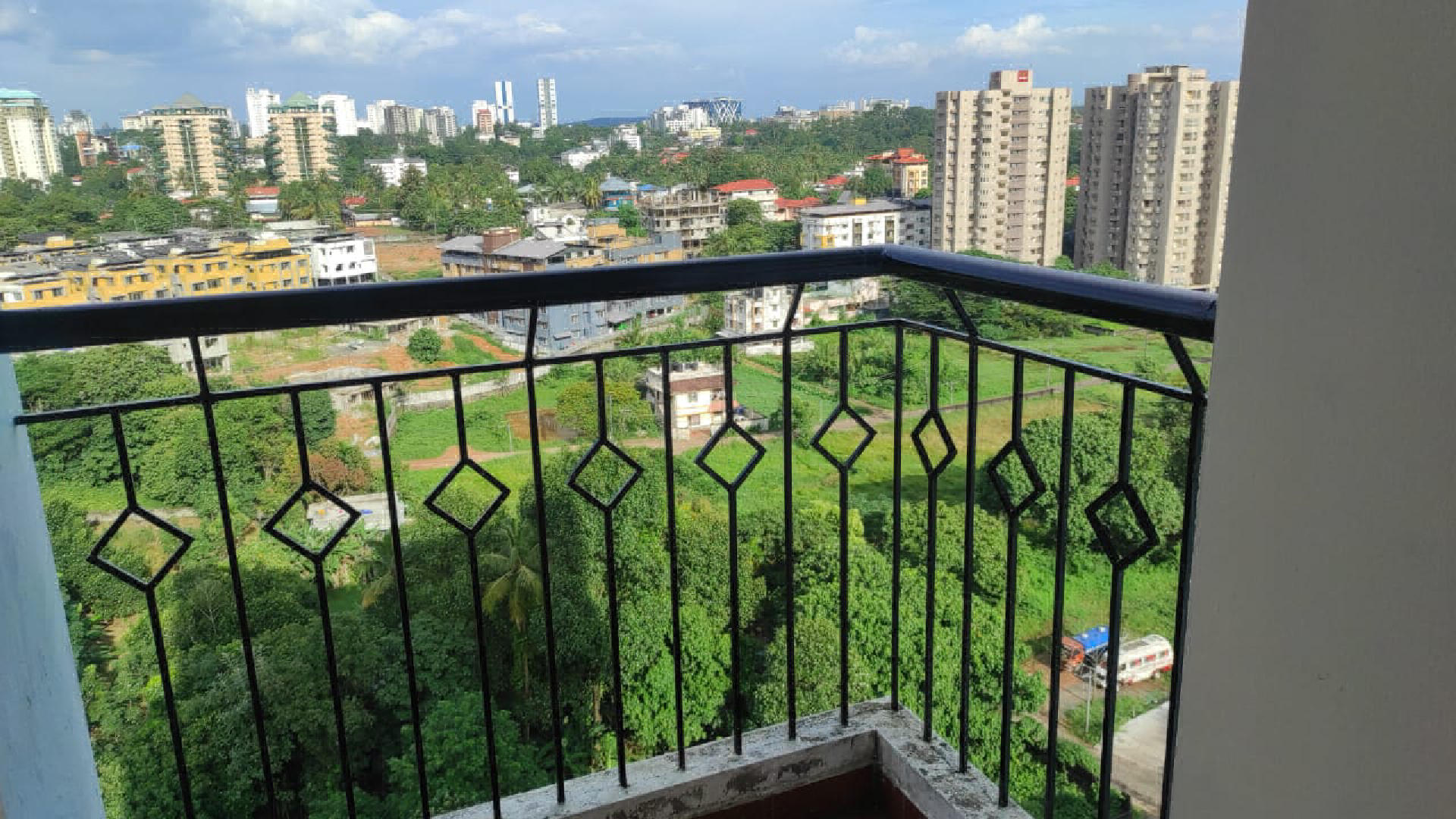 PREMIUM APARTMENT   FORSALE AT KAKKANAD