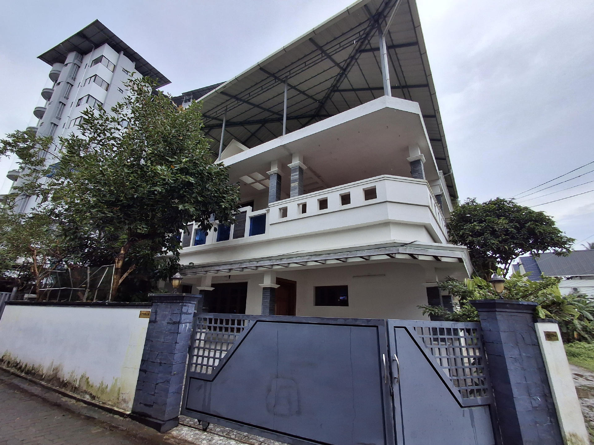 INDEPENDENT  HOUSE FOR SALE AT EROOR NEAR SN JUNCTION