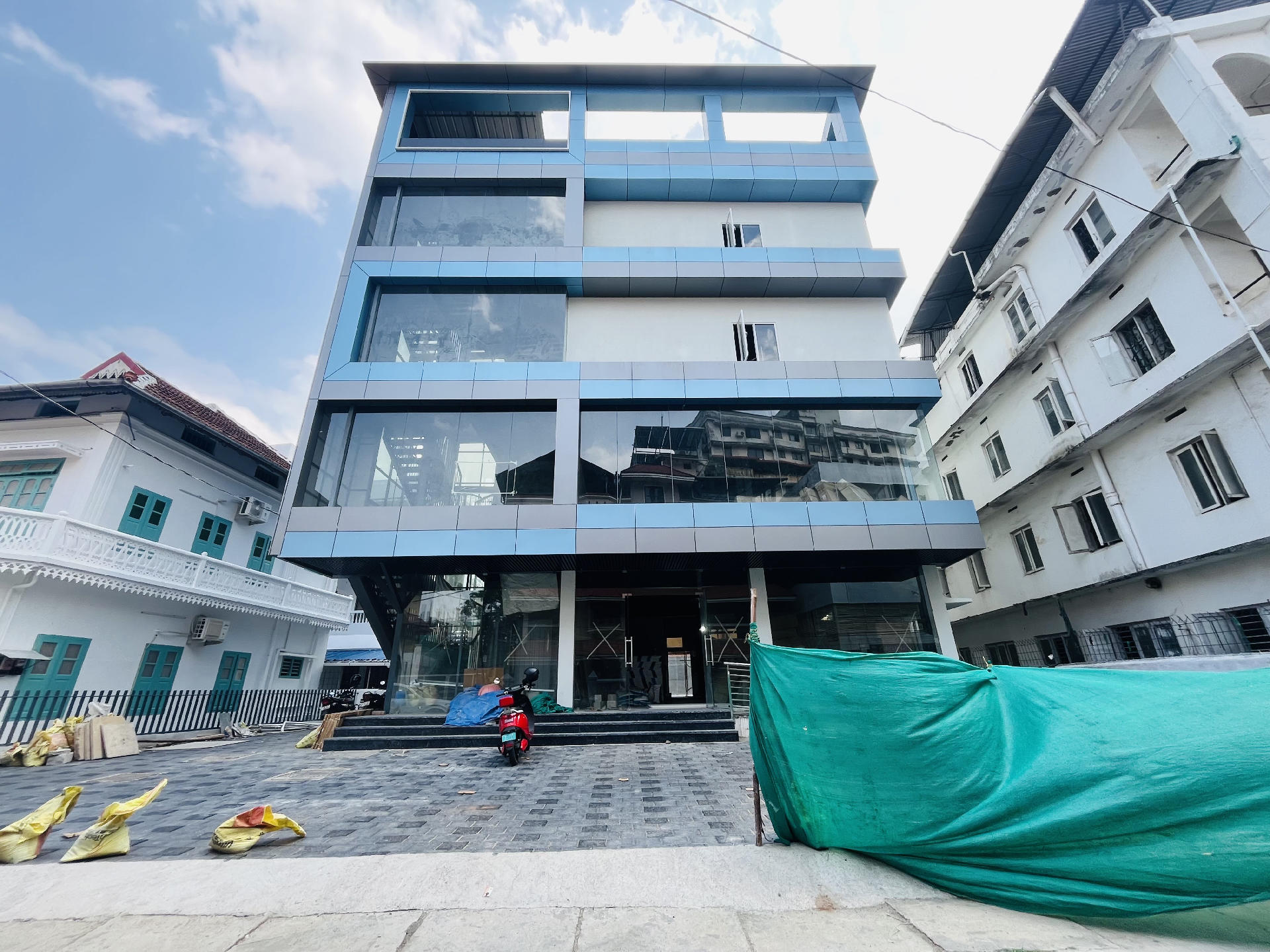 PREMIUM COMERCIAL BUILDING FOR SALE NEAR SOUTH RAILWAY STATION ERNAKULAM