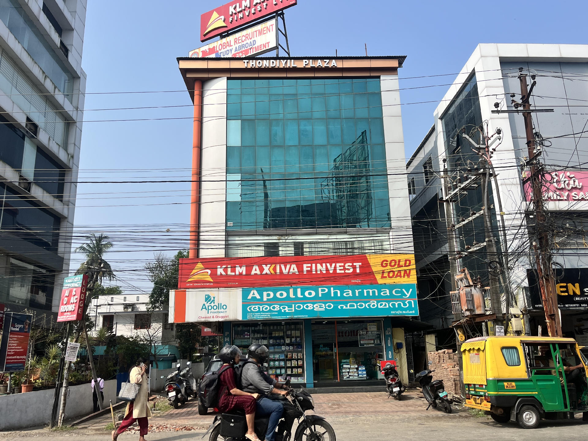 COMMERCIAL BUILDING FOR SALE AT VYTTILA JUNCTION