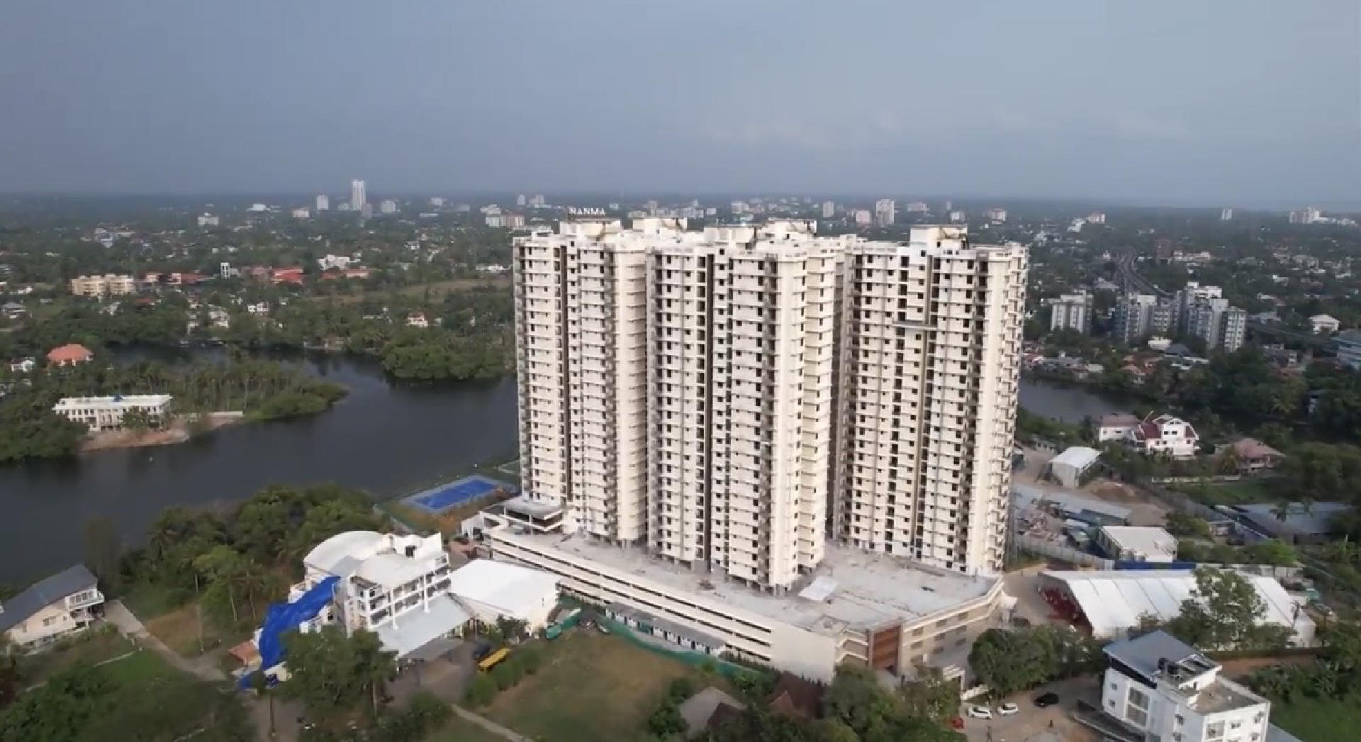 PREMIUM FLAT(APARTMENT)FOR SALE AT VYTILLA