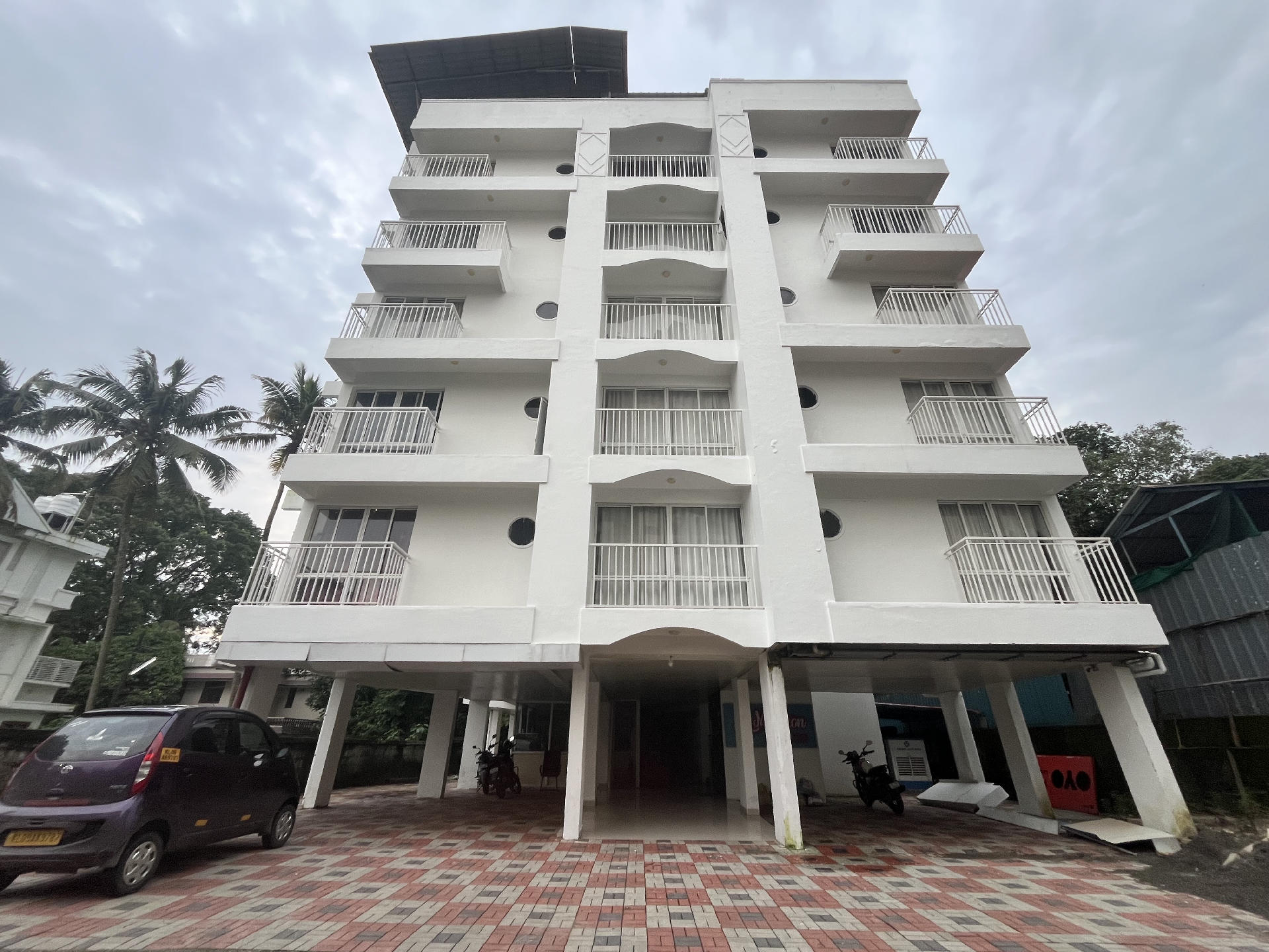 COMMERCIAL BUILDING FOR SALE AT EDAPPALLY WITH HIGH RENTAL RETURNS