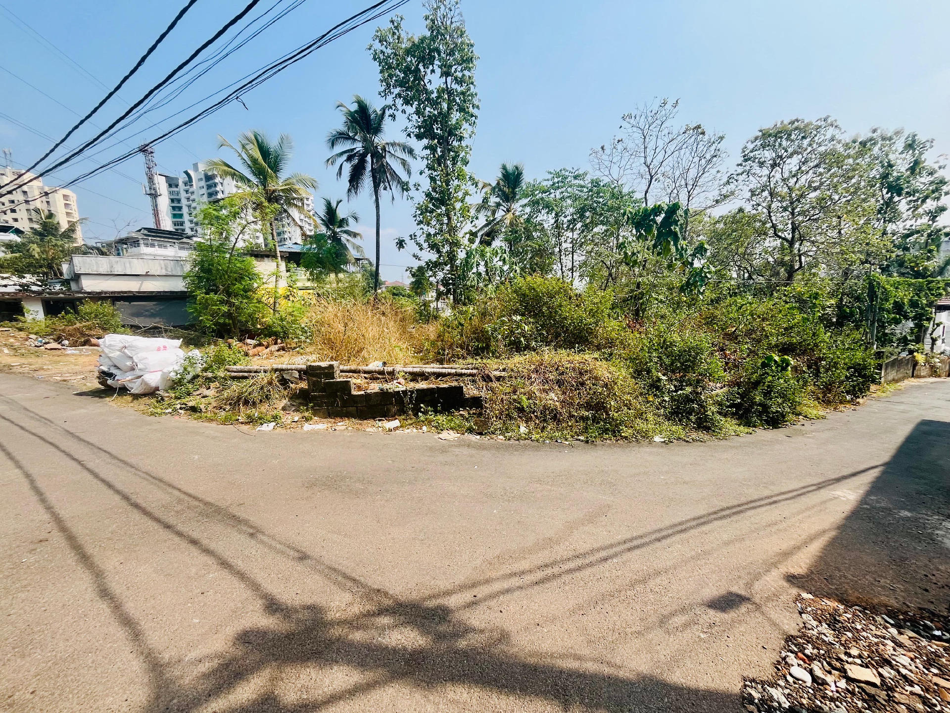 RESIDENTIAL LAND FOR SALE AT KAKKANAD KOLLAMKUDIMUGAL