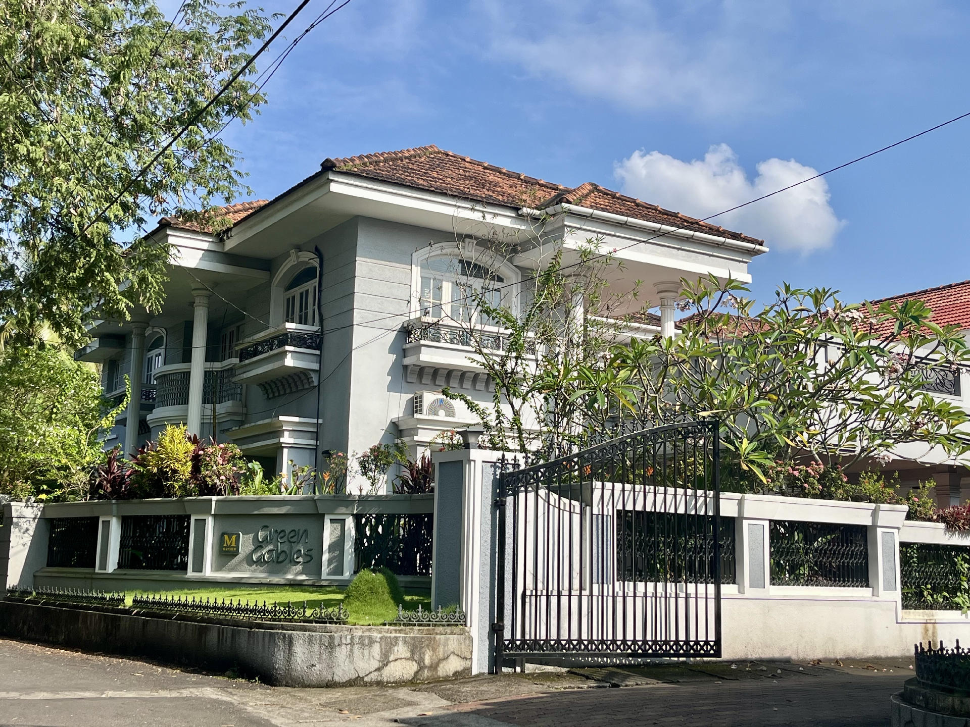 GATED VILLA FOR SALE AT EDAPPALLY NEAR LULU