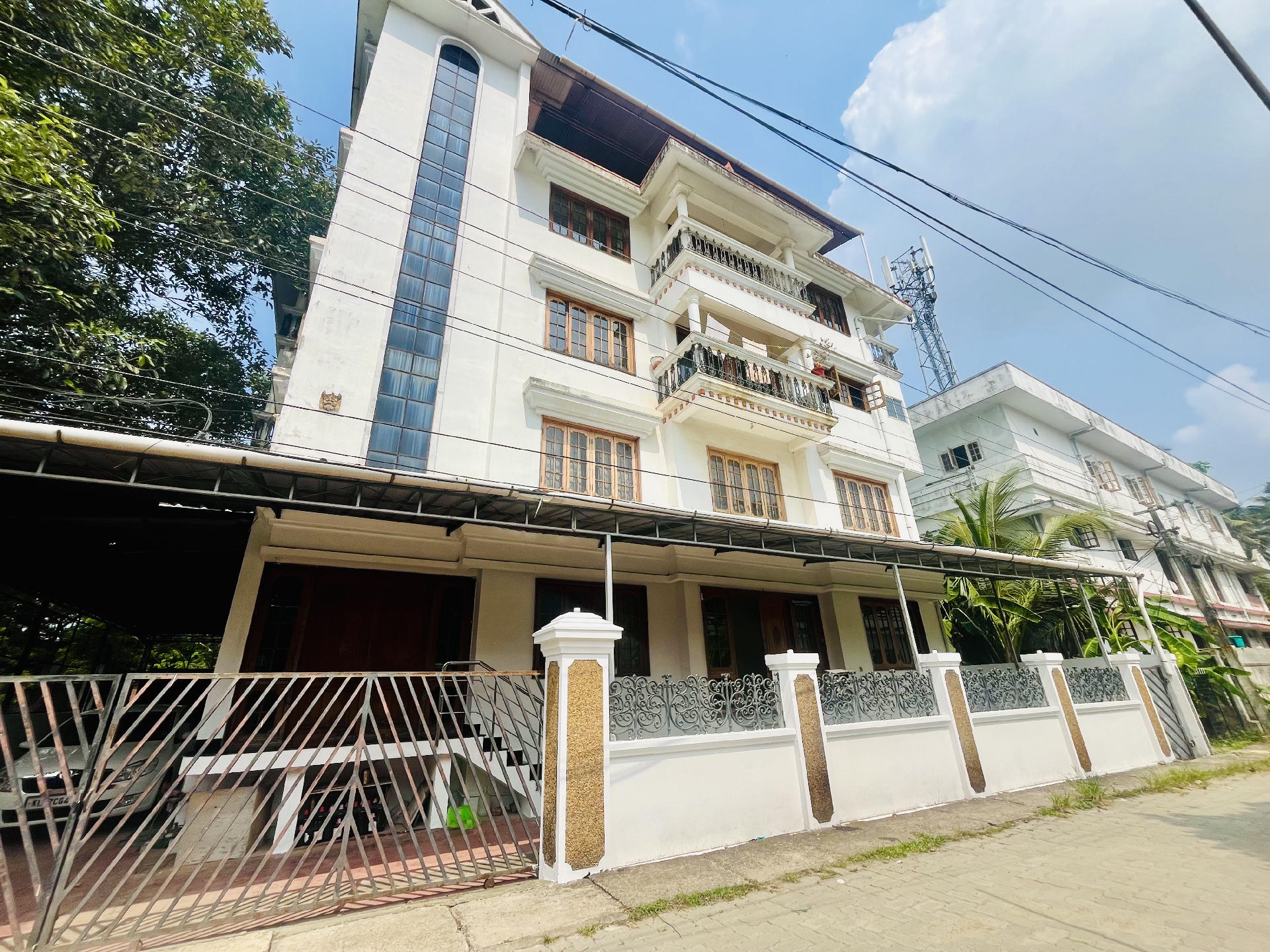 PREMIUM COMERCIAL BUILDING FOR SALE AT KATHRIKADAVU JUNCTION