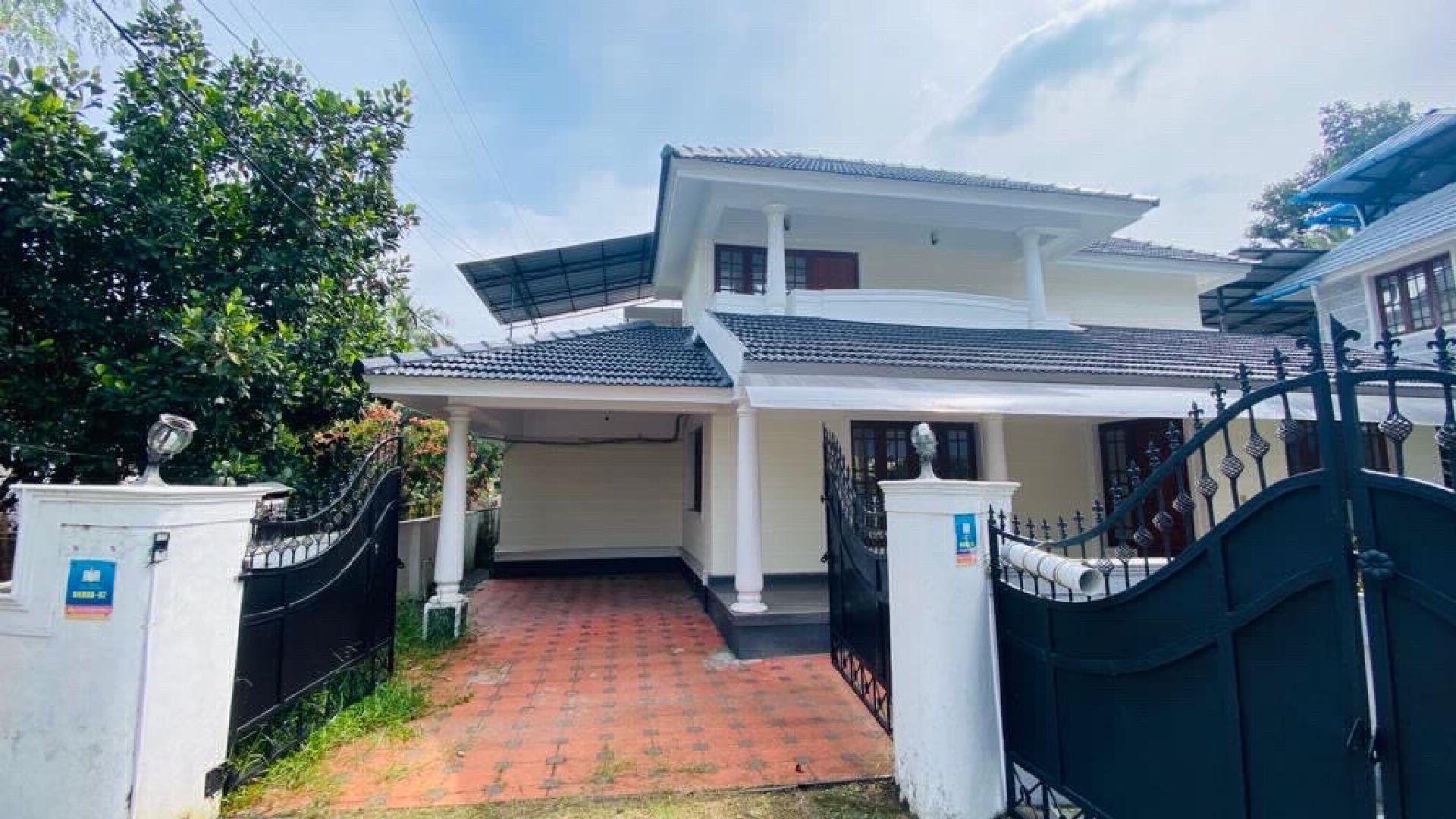 INDEPENDENT HOUSE FOR SALE AT KAKKANAD CHEMBUMUKKU
