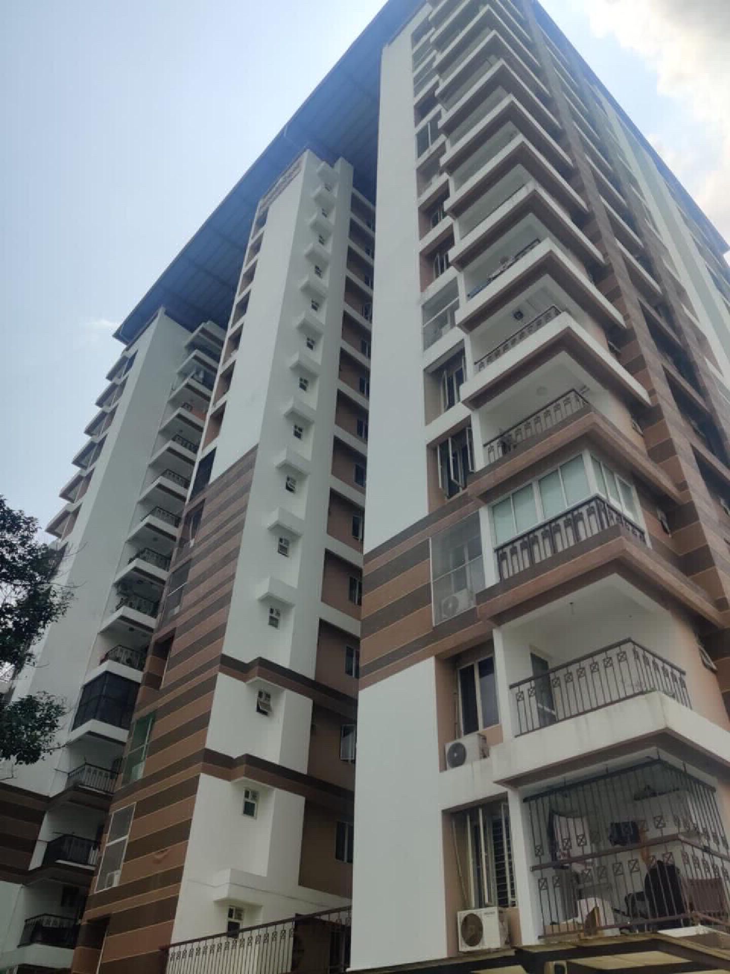 APARTMENT/FLAT FOR SALE AT KAKKANAD VENNALA