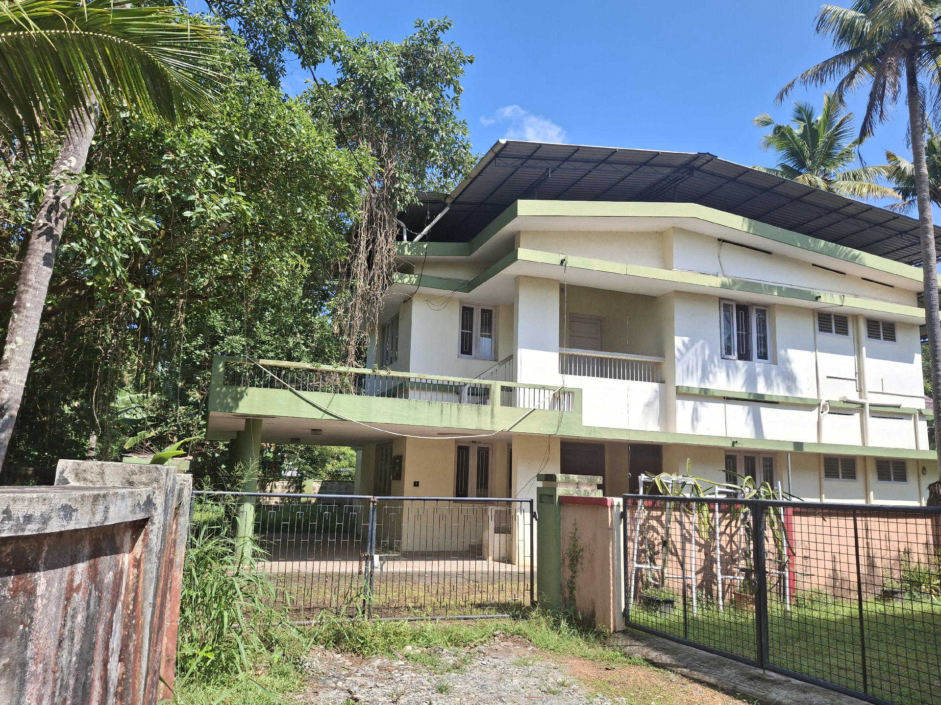 INDEPENDENT HOUSE FOR SALE AT VENNALA NEAR EMC