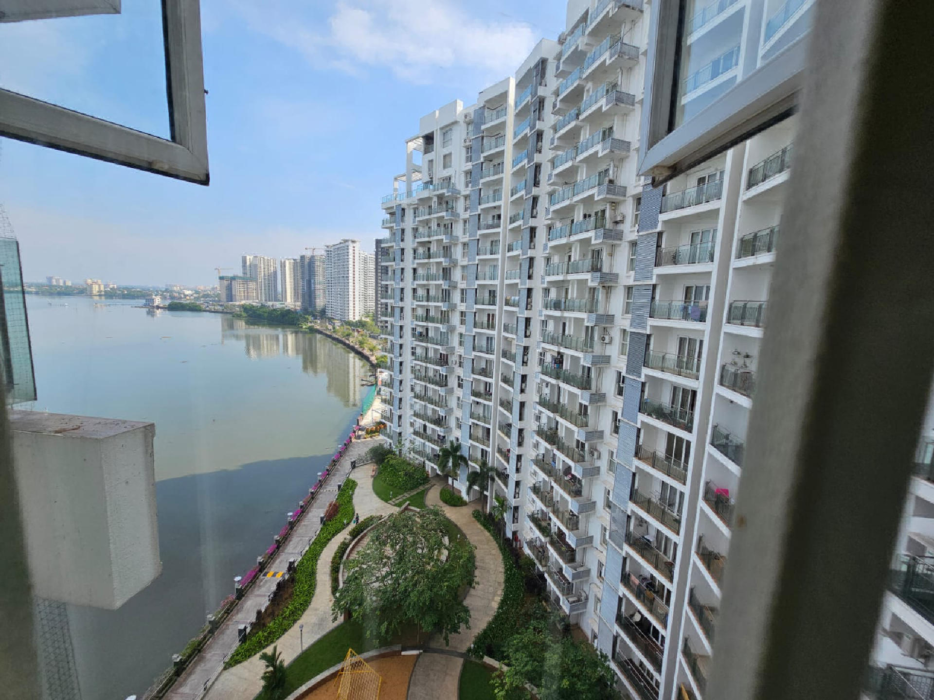 LUXURIOUS  FLAT AT MARINE DRIVE