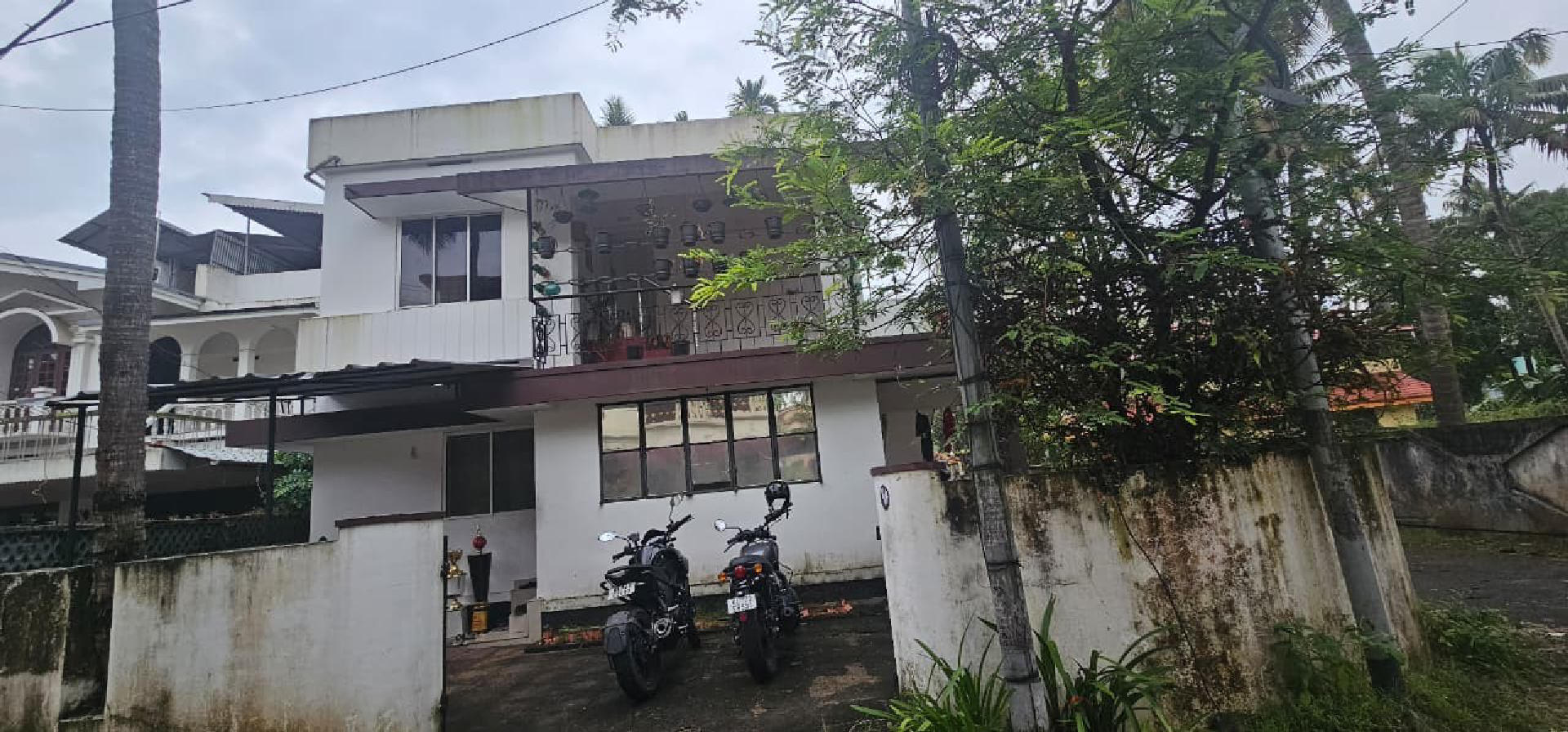 5 cents plot with 800sqft office spacefor sale at Tripunithura