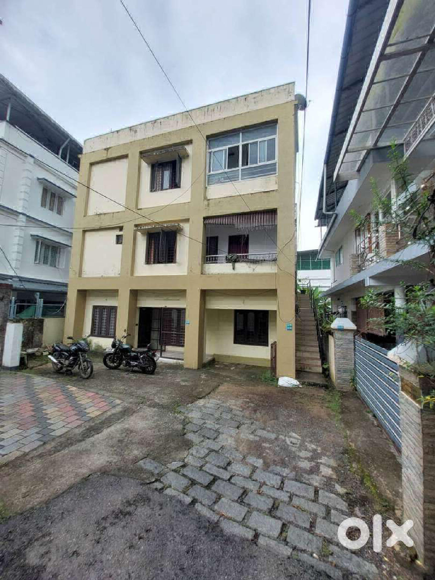 900 sqft (3 cents) 2bhk flat for sale at Vazhakkala, Kakkanadu.