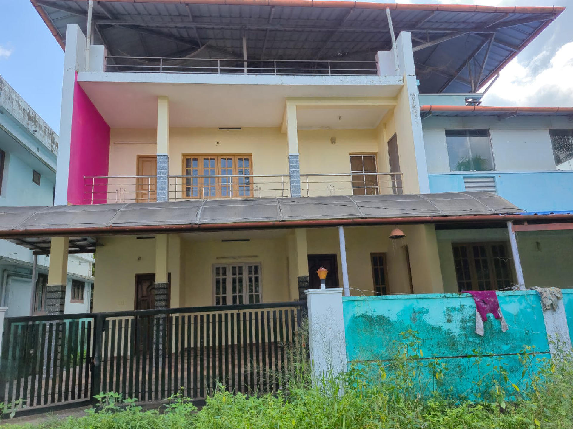 7 cents 2600 sqfts 5bhk house for sale at  Udhayamperoor , Tripunithura.