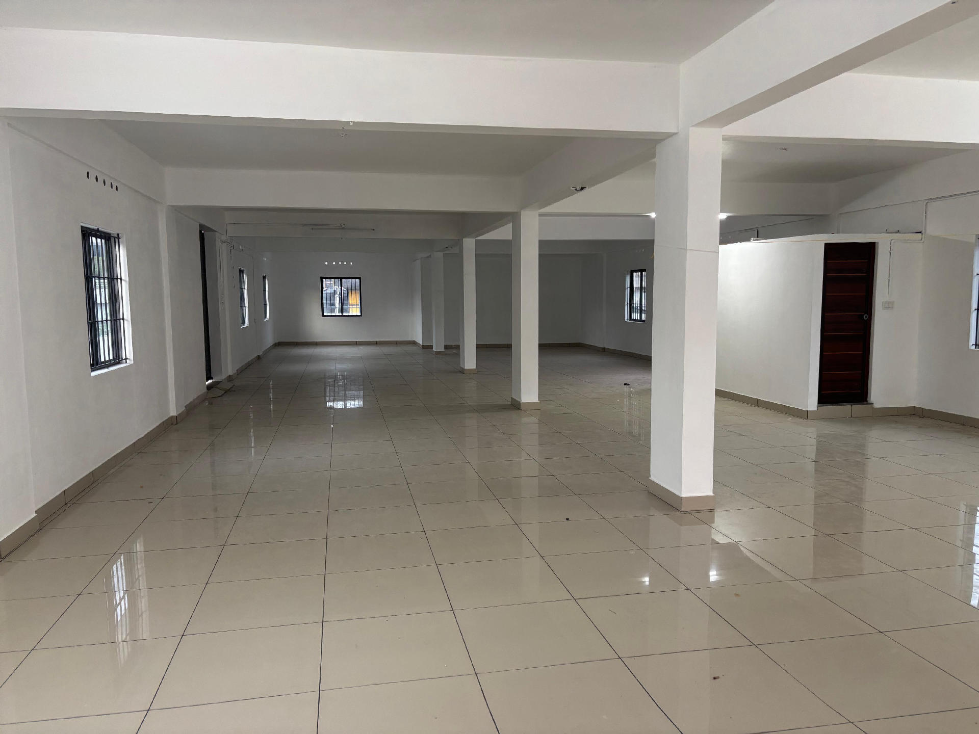 31 cents of plot with 11000 sqft commercial building for sale at Chakkaraparambu.