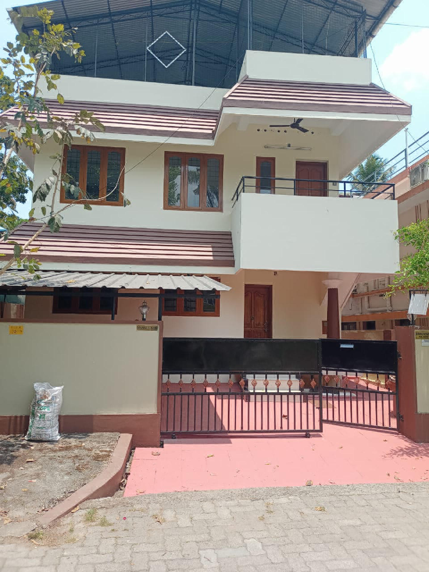 4 cents of plot with 2200 sqft 3 bhk  house for sale at Kaloor.