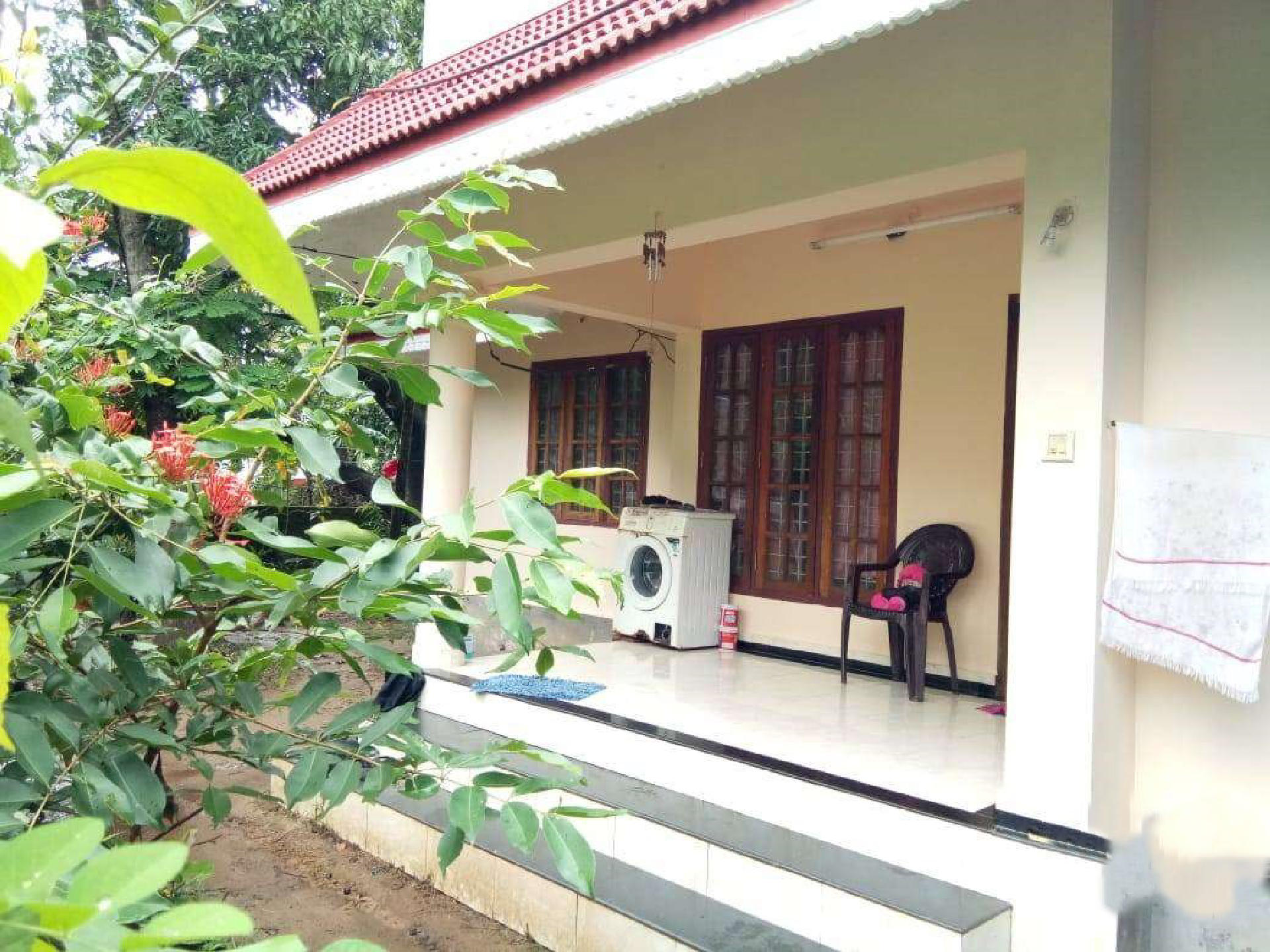 5 cent plot with 1000 sqft 3BHK (1 attach 1common) house for sale at Eroor