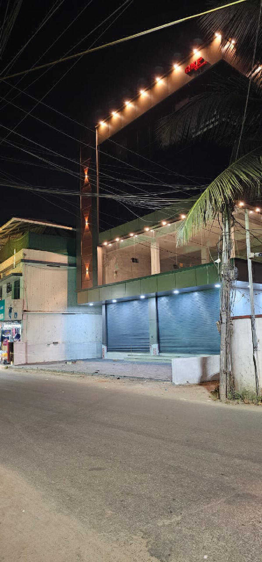 5.800 cent plot with 4500 sqft commercial building for sale at  Vyttila.