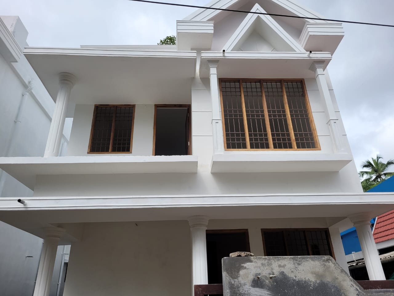 3 cents plot with 1500 sqft 3BHK new house at Eroor.Thripunithura.