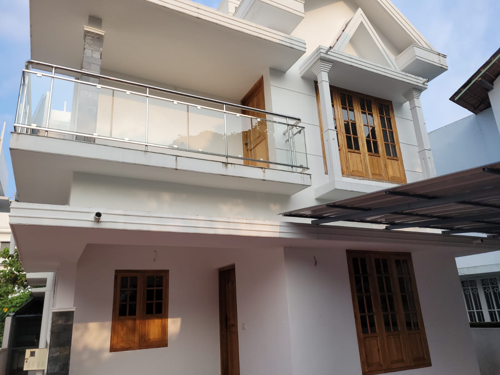 4 cents 1800 sqft 4BHK new villa for sale near Vennala.