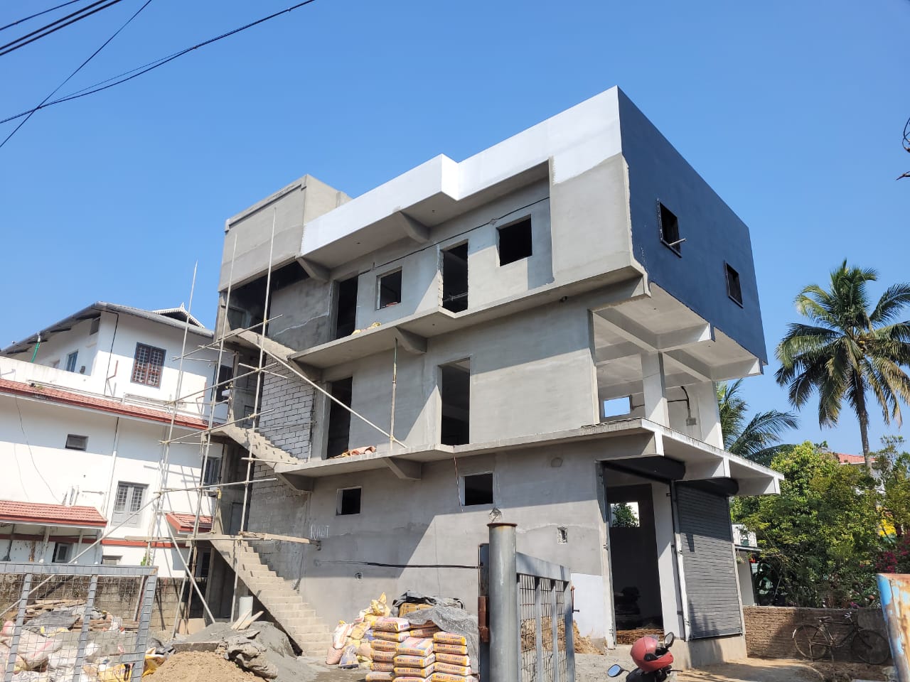 5 cent plot with 3000 sqft + Roof 1000 sqft commercial building for sale at Vennala.