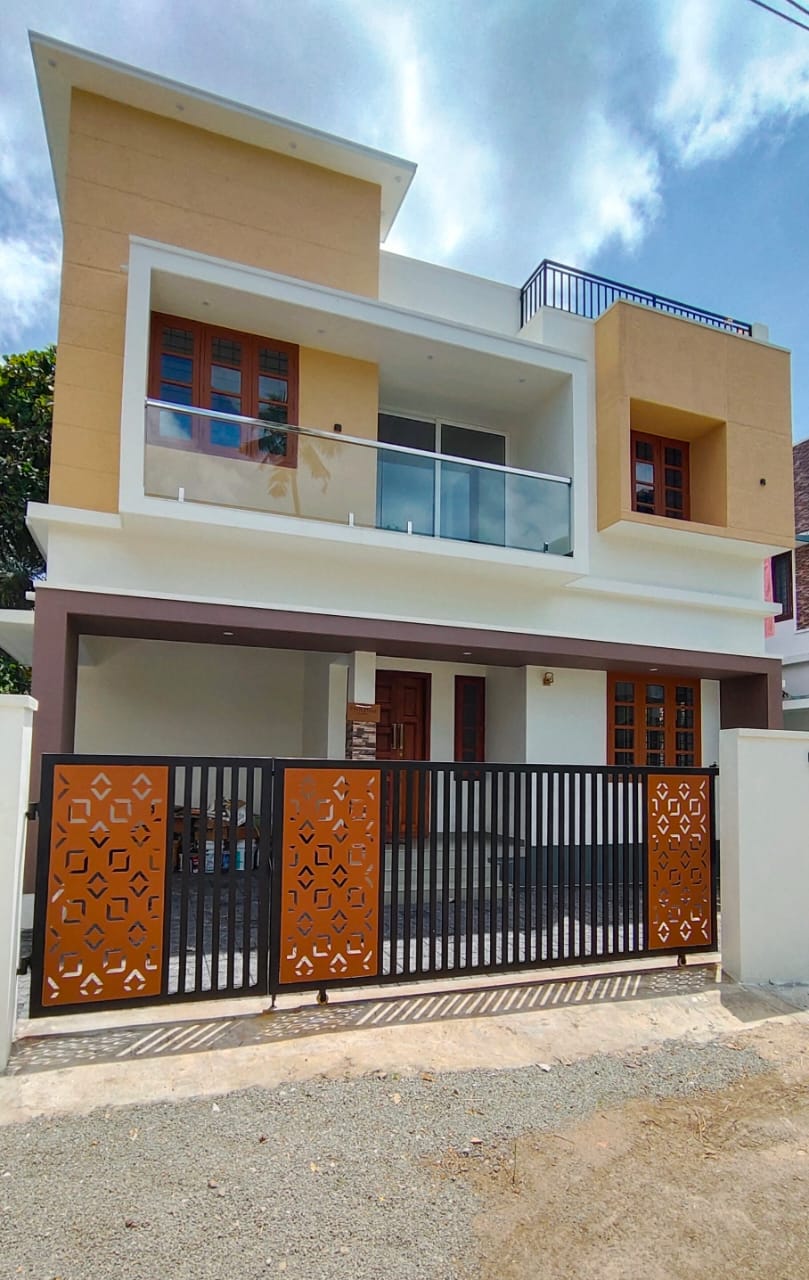 3.500 cents plot with 1550 sqft 4BHK new house sale at MLA road,Udayamperoor