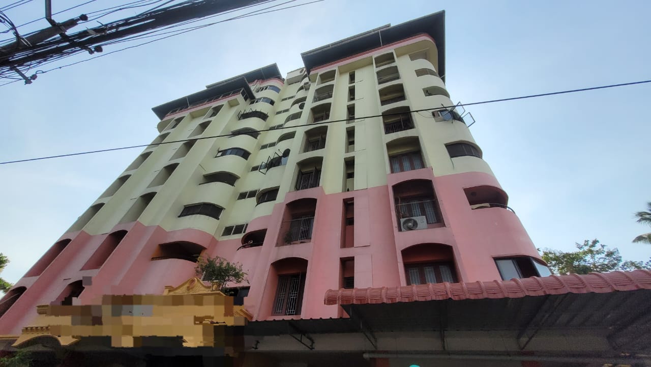 1650 sqft  3BHK flat for sale at Thripunithura town.