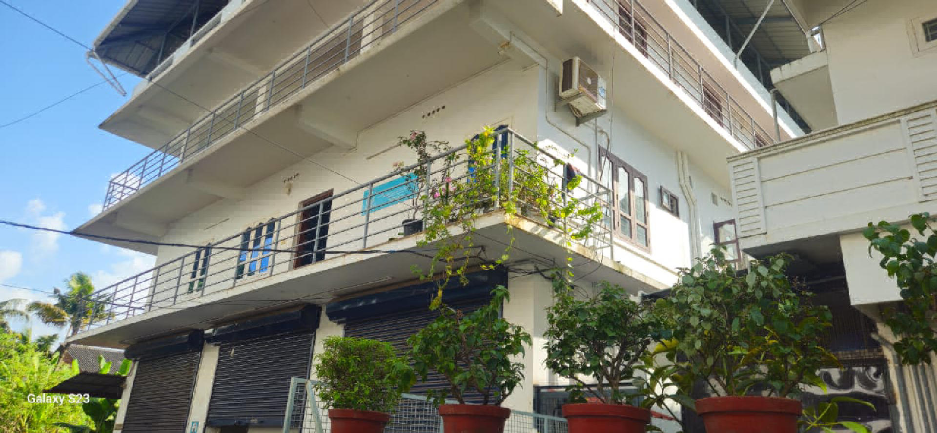 9 cents plot with 7600sqft  3 storey  buliding for sale at Edappally.