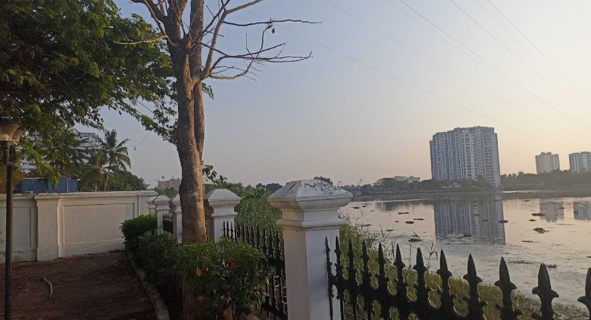 1450Sqft 3BHK semifurnished flat at Vyttila