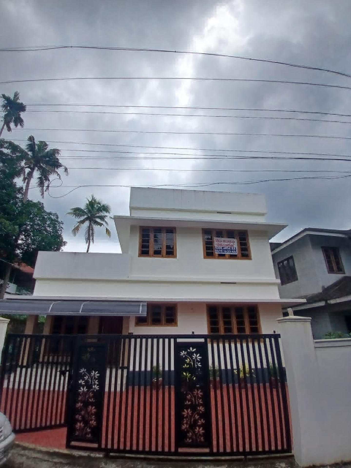 9 cents plot with 1450 sqft 3 bhk house for sale at Mulanthuruthy.