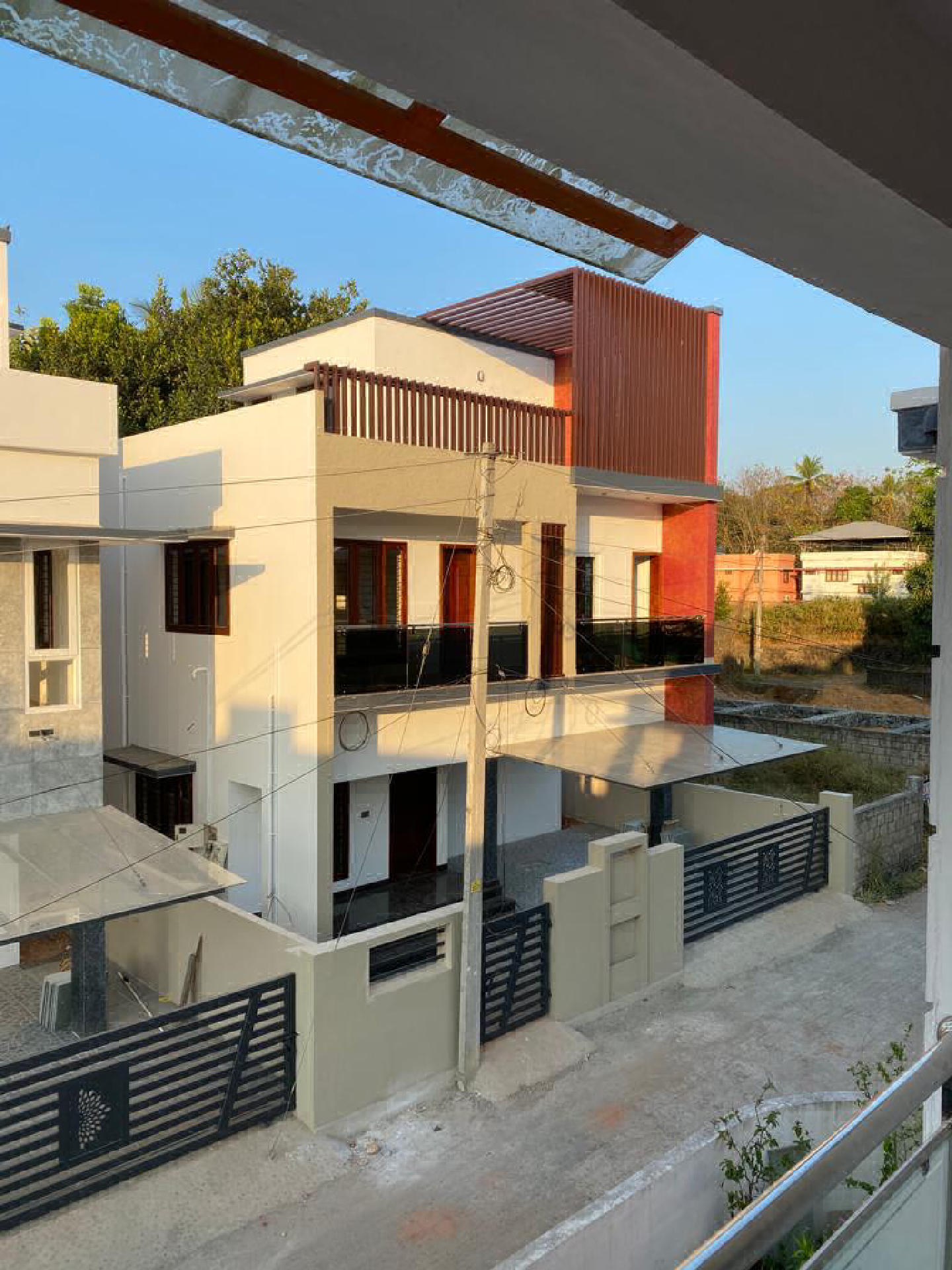 4.5 cent  plot  with 2500 sqft 4bhk  fully furnished villa for sale at pudiyakav , Tripunithura.
