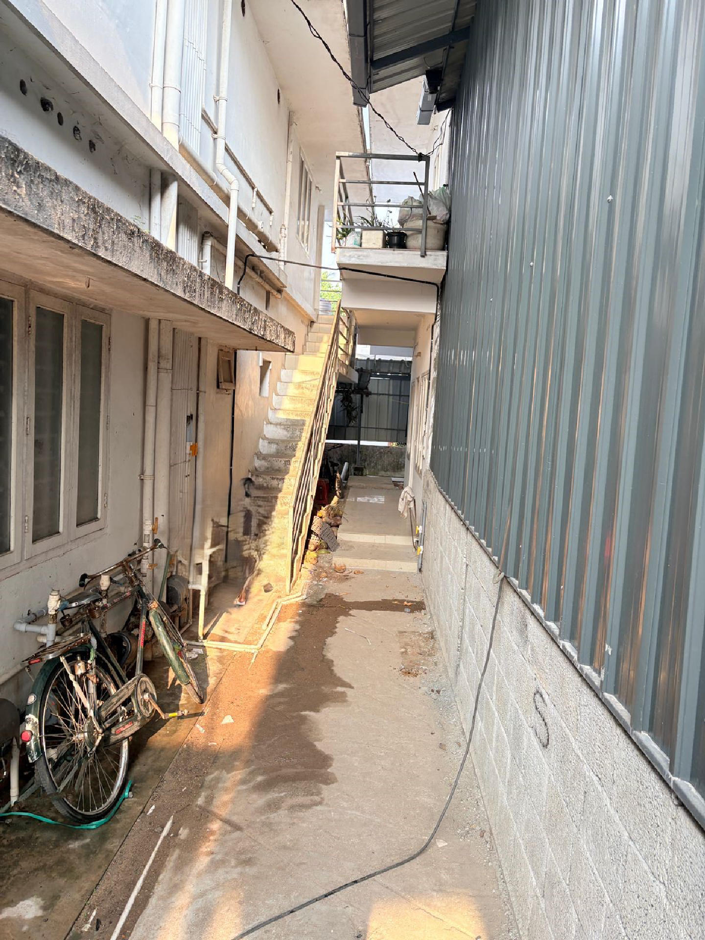 6 Cent plot with 3000 Sqrrft 3 Storied house for  sale at Vyttila Hub.