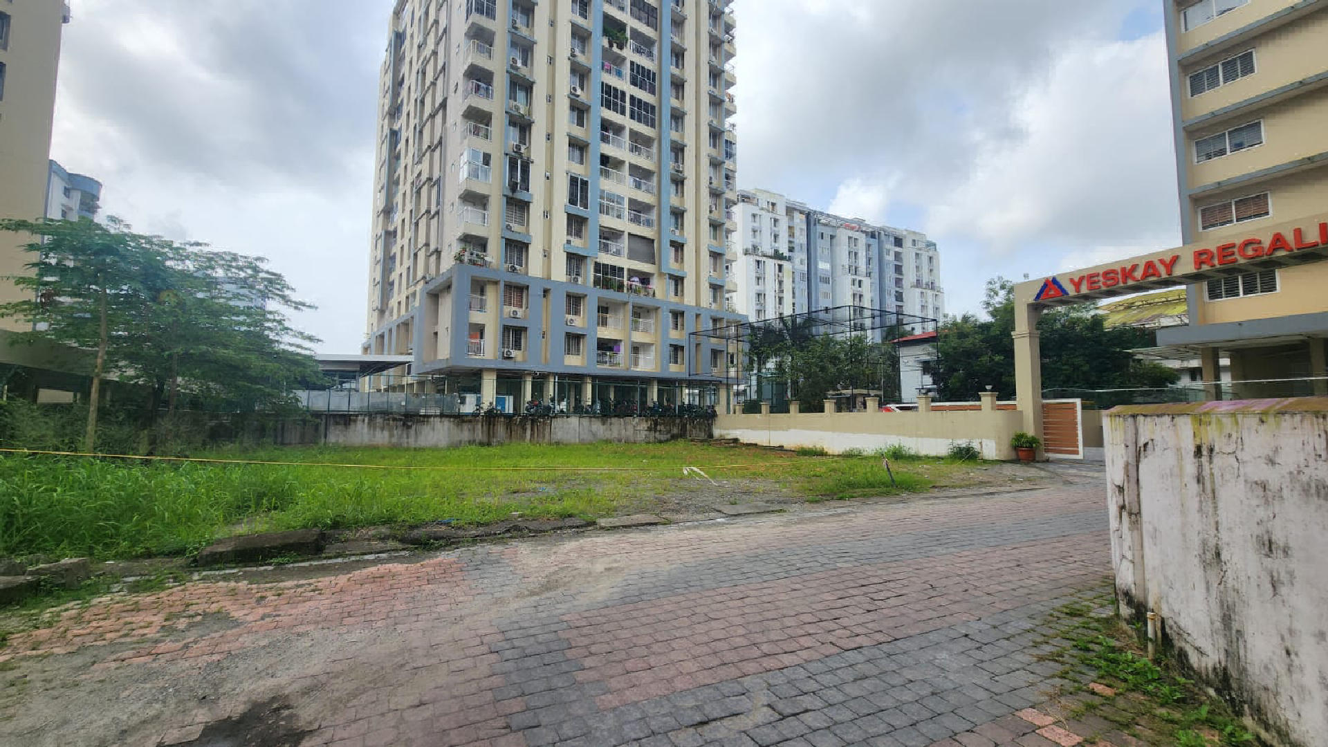 13 cents of residential premium land for sale at kadavanthra.