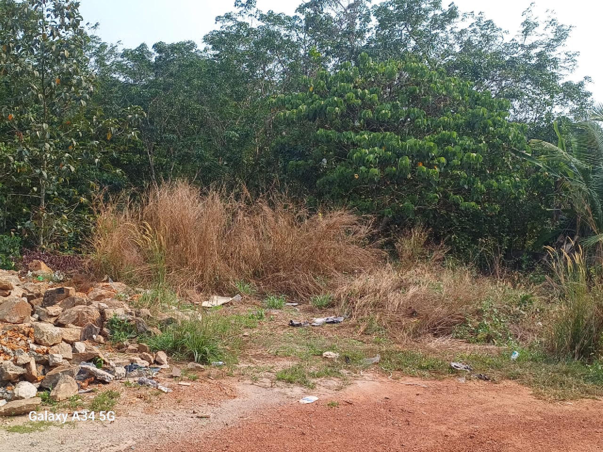 4.7 cents of residential plot for sale at Mulanthuruthy Arakunnam.