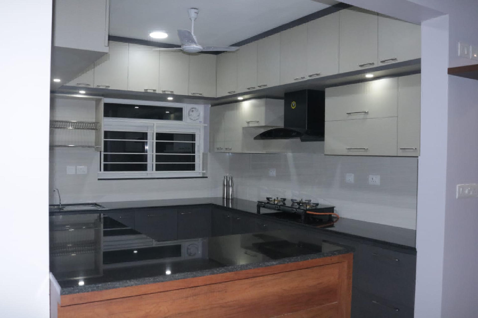 1525 sqft 3 bhk flat for sale at Maradu.