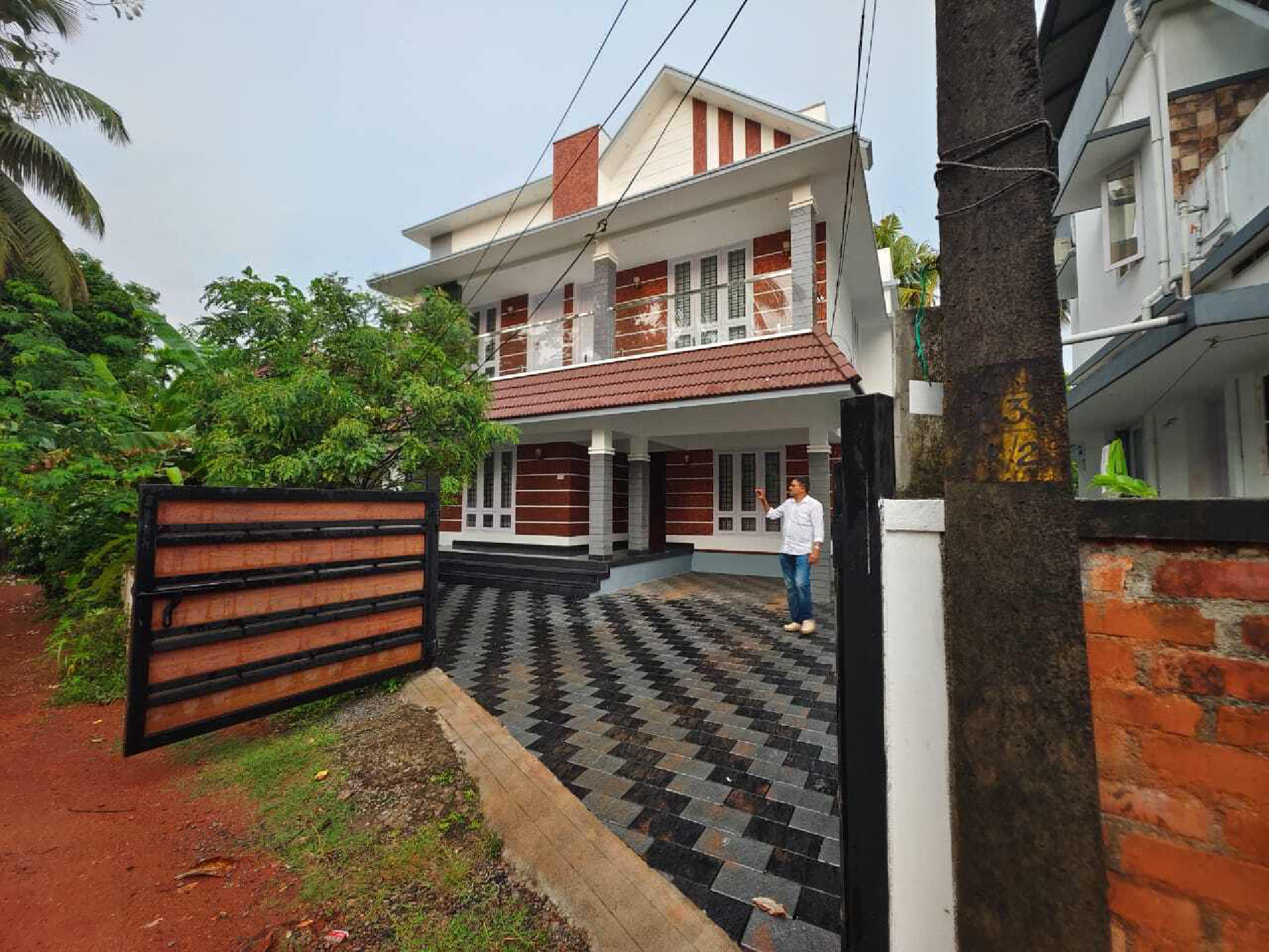 Independent House for Sale at Aroor