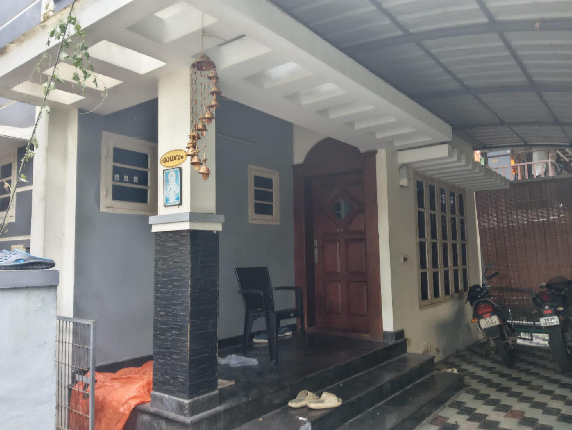 5.5 cents plot with 2650 sqft 5 bhk  3 storey house for sale at  Kakkanad.