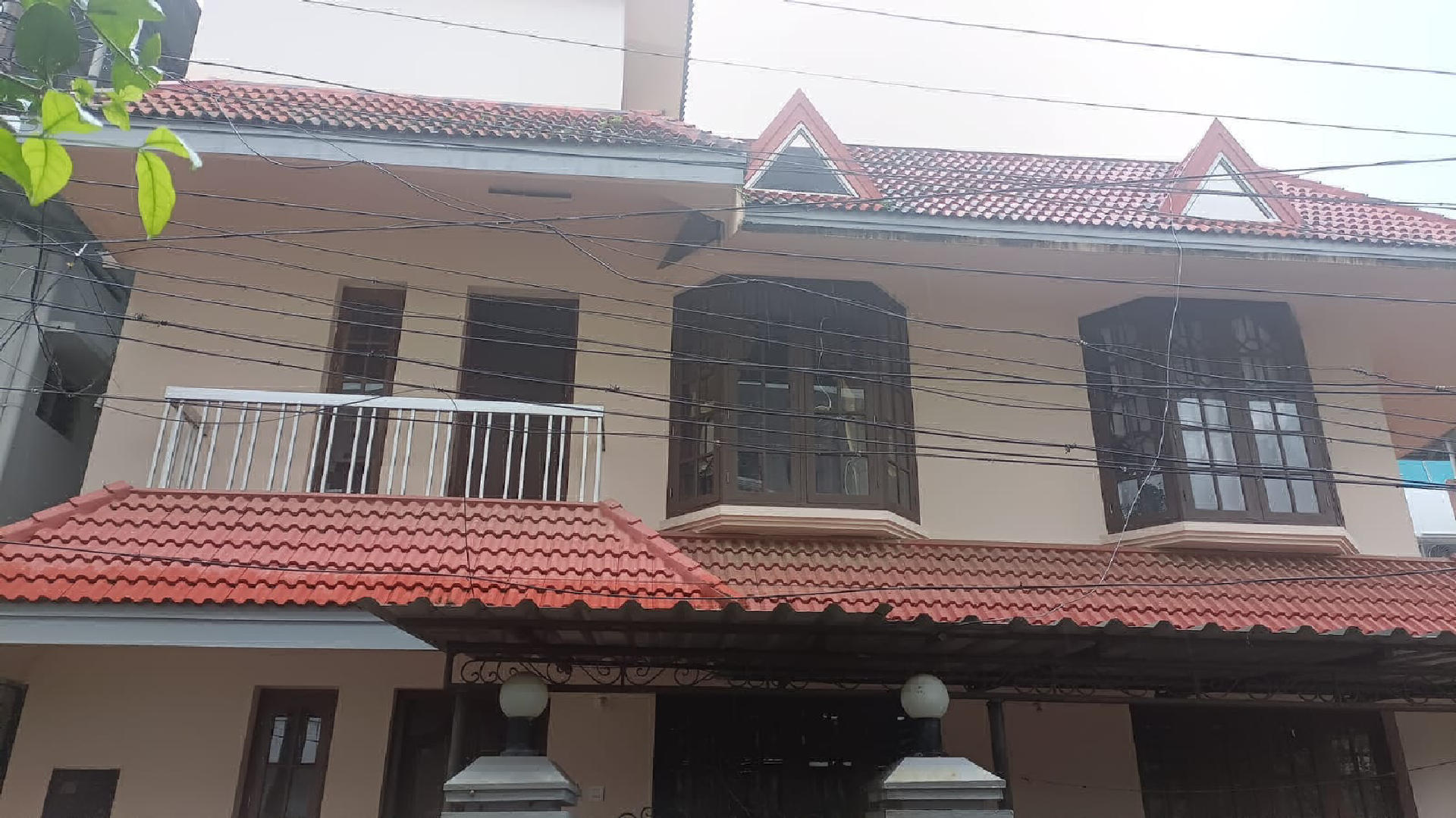4.25 cents with 1800 sqft 4 bhk house for sale at Thoppumpady.
