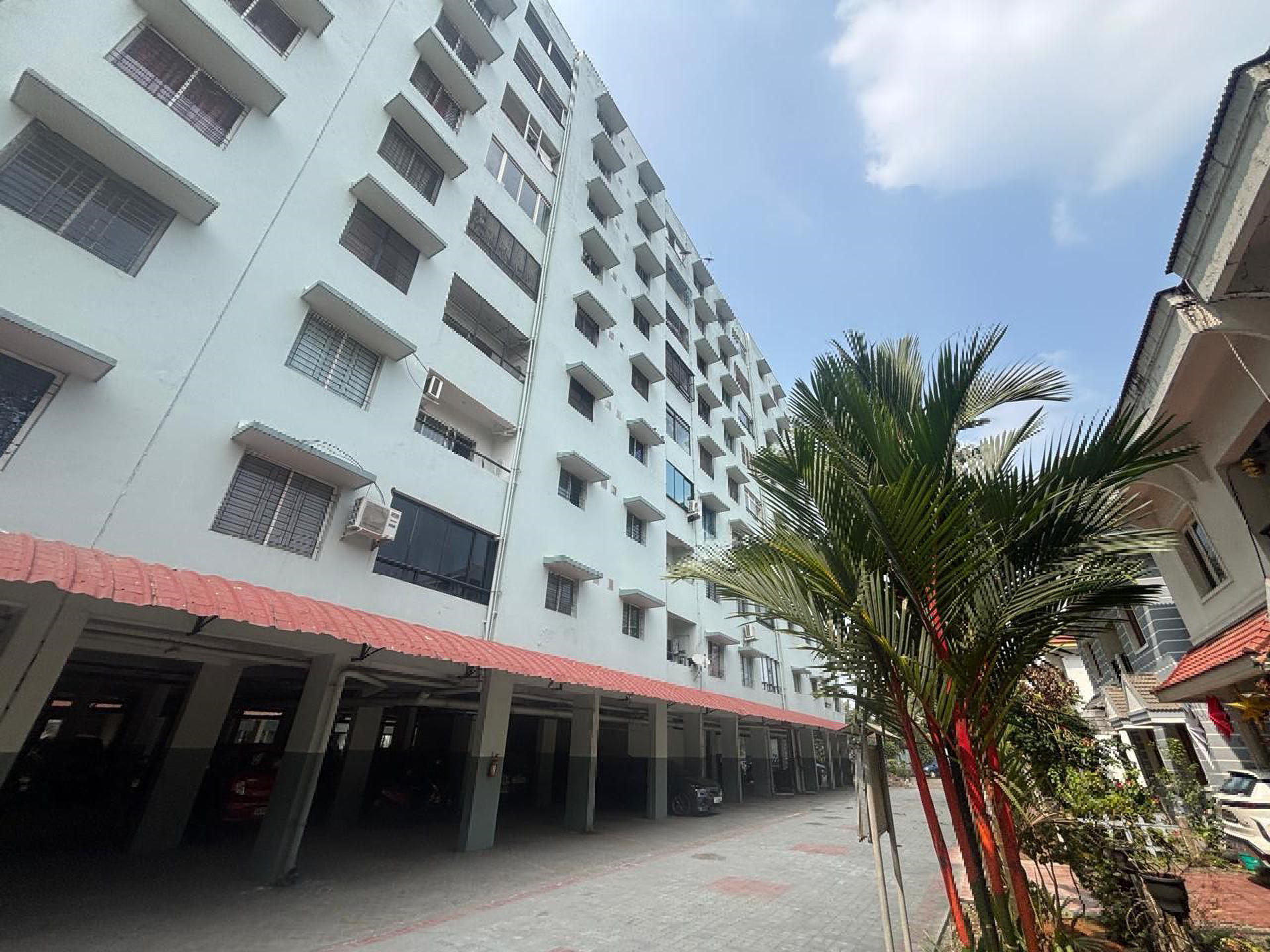 950 sqft 3 bedrooms 2 bathrooms fully furnished flat  for sale Pookattupady Kakkanad.