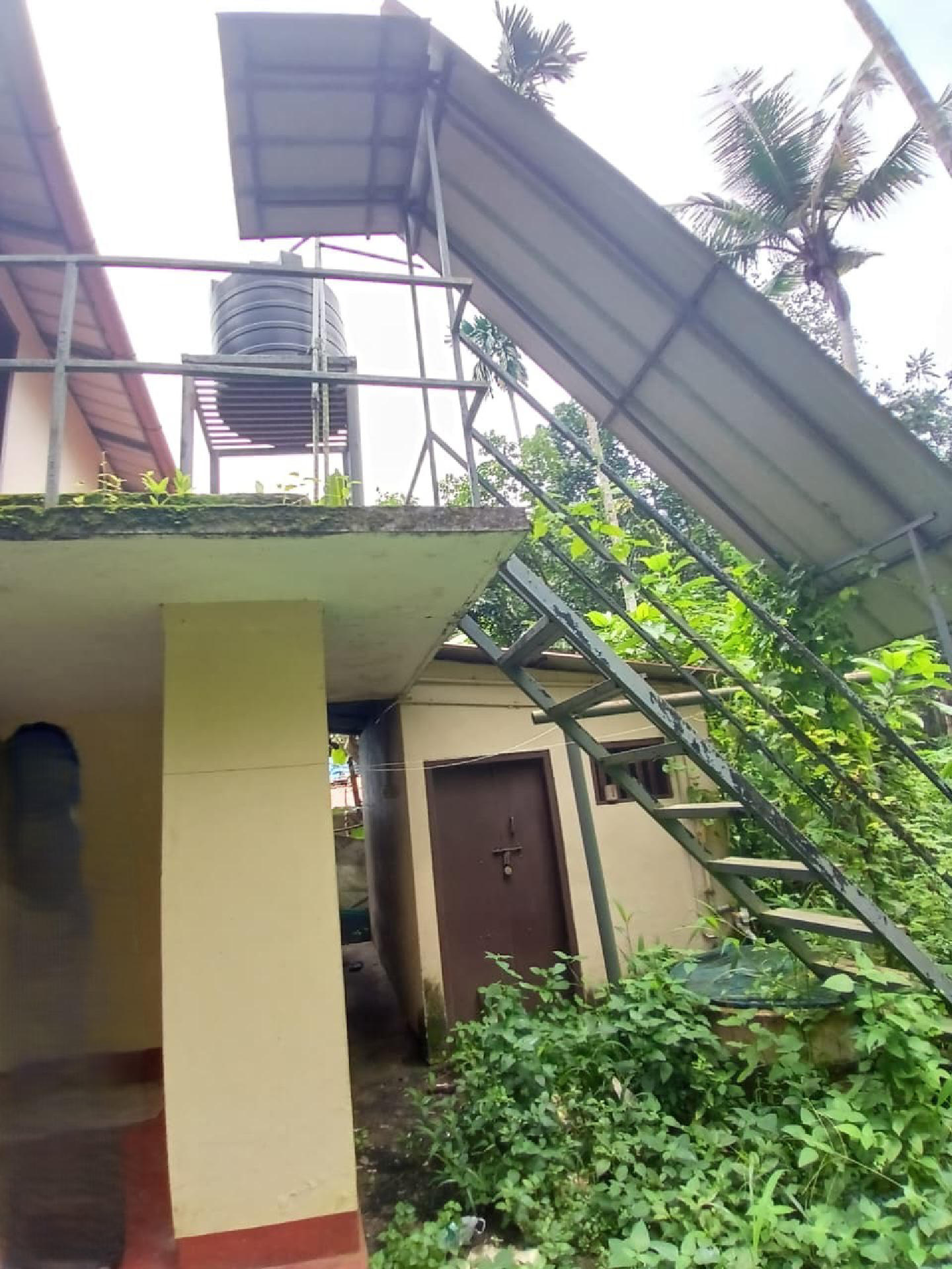 4  cents plot with 700 sqft 4 bhk house for sale at  Mulanthuruthy.