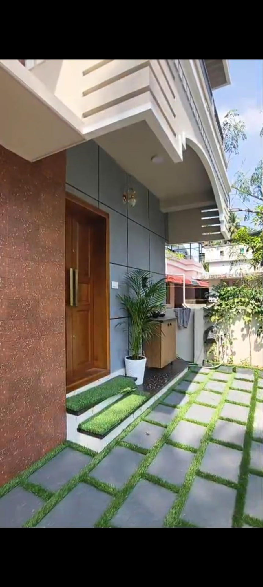 2.200 cent land with 1200 sqft 3.bhk newhouse for sale at Maradu.