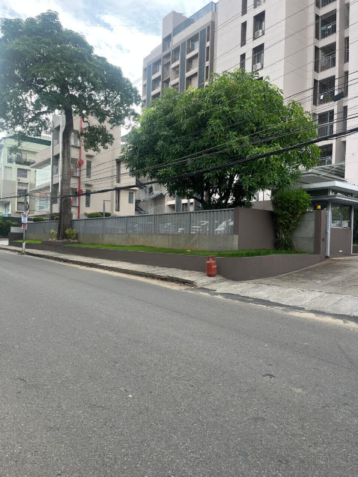 1610 sqft 3 bhk  unfurnished flat for sale  at  Elamakkara.