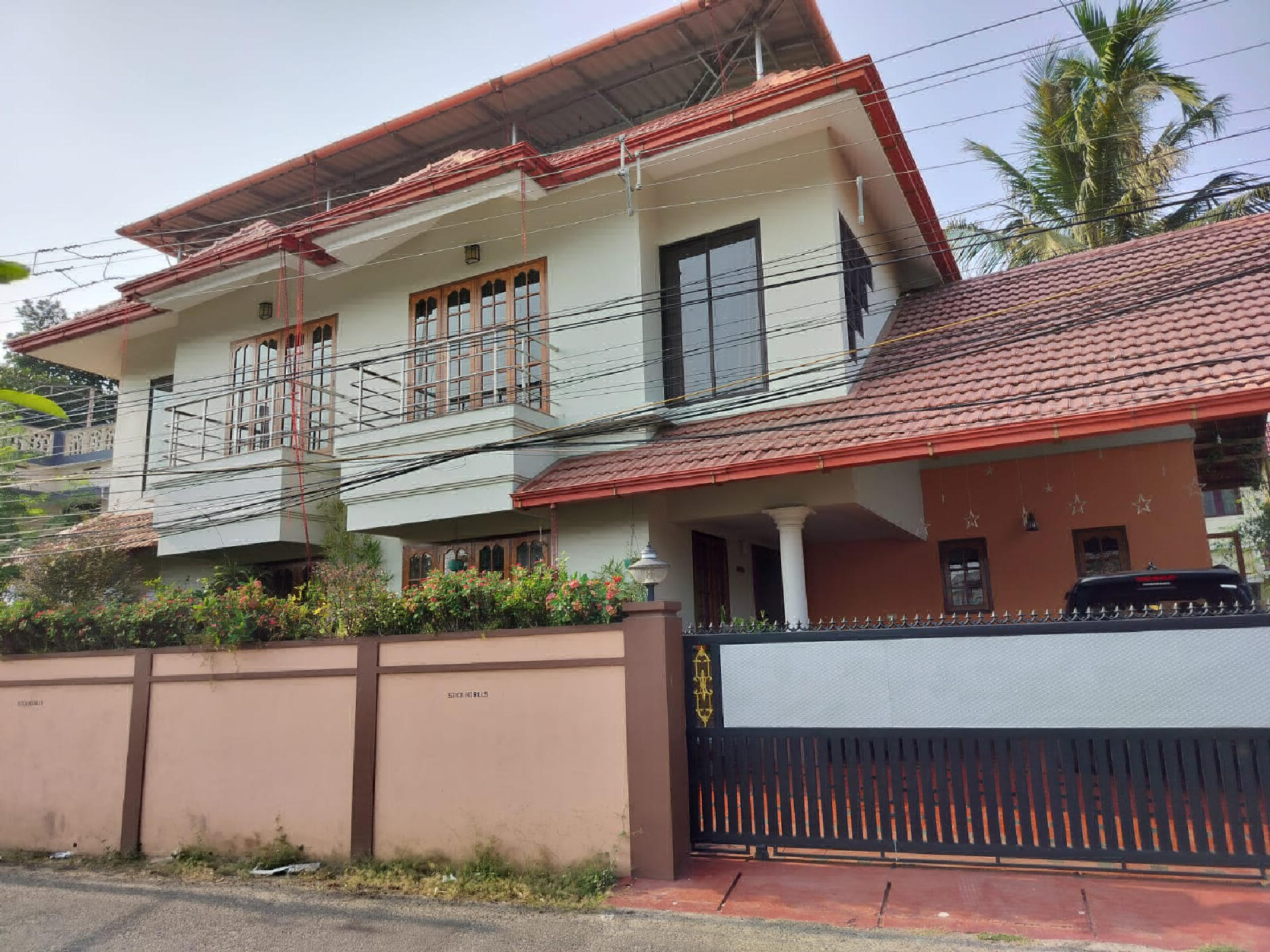 6 cents with 3000sqft 4Bhk  water front villa for sale at Vyttila.