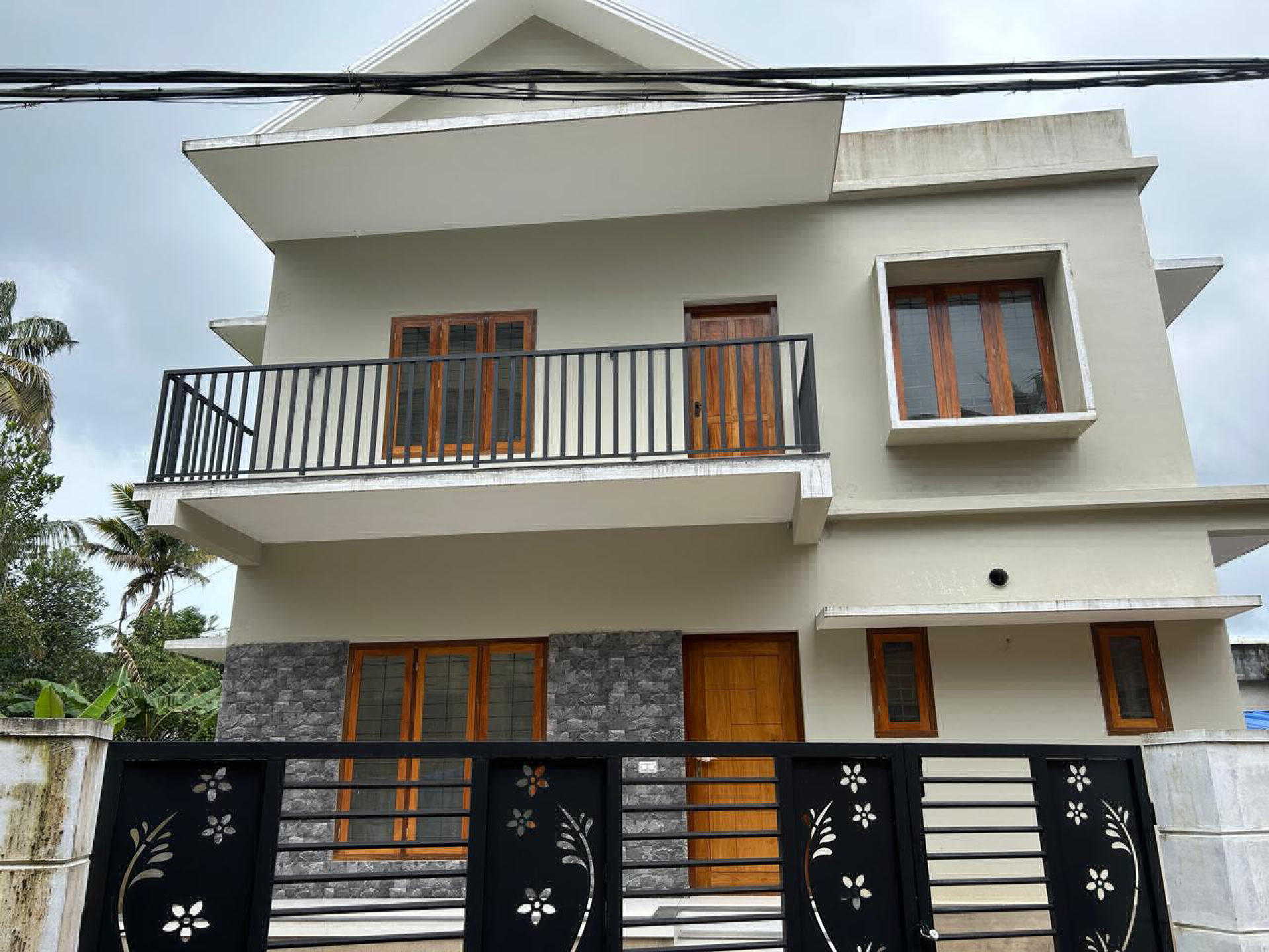 4.52 cent 2000 sqft 4 bhk Independent House for Sale At Eroor