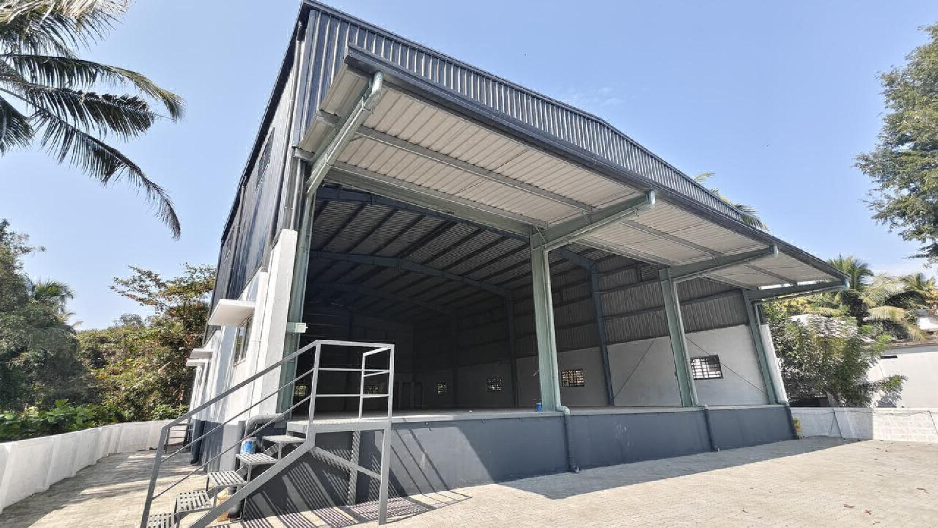 24 cents plot with 5421 sqft warehouse for rent at Arookutty  Cherthala.