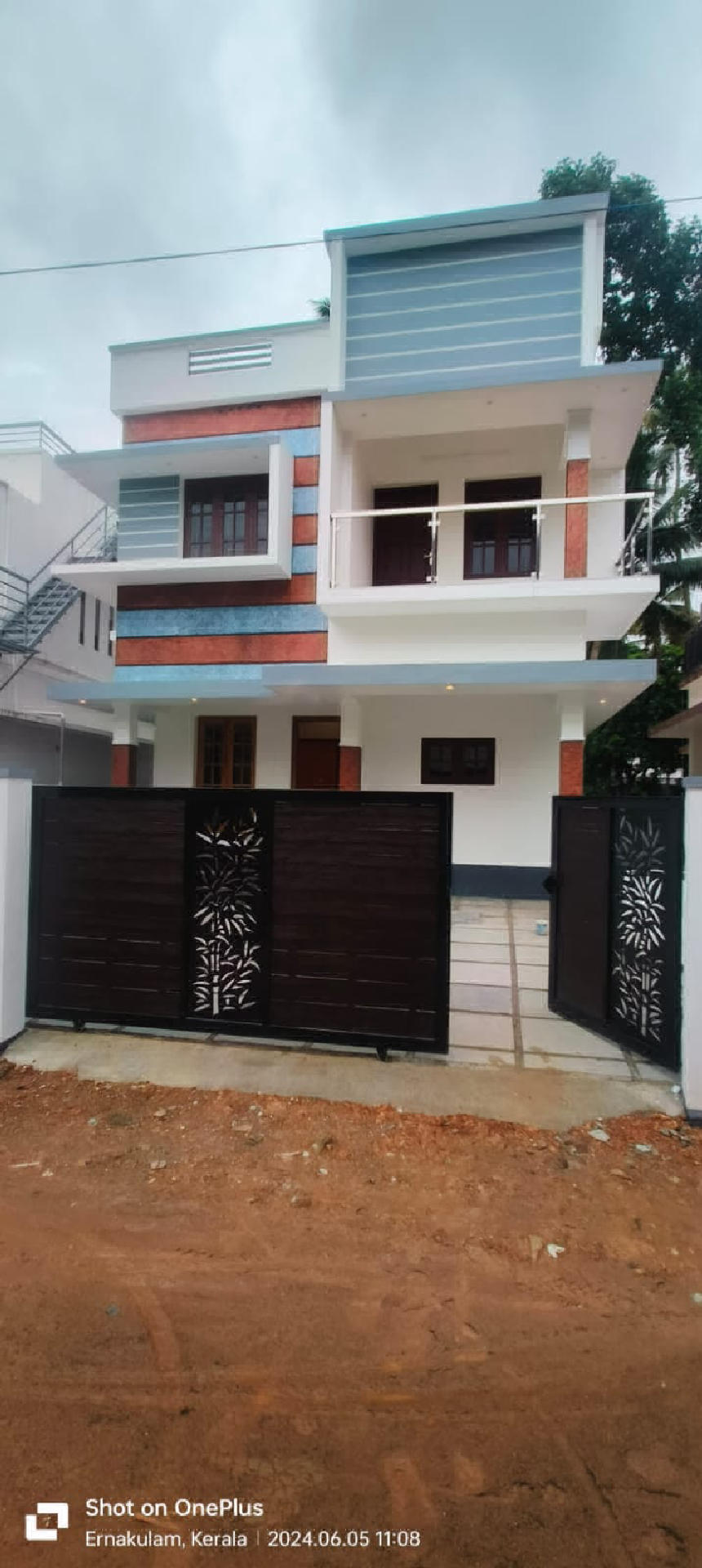3.50 cents plot with 1550 sqft 3 bhk house for sale at Puthiyakavu.