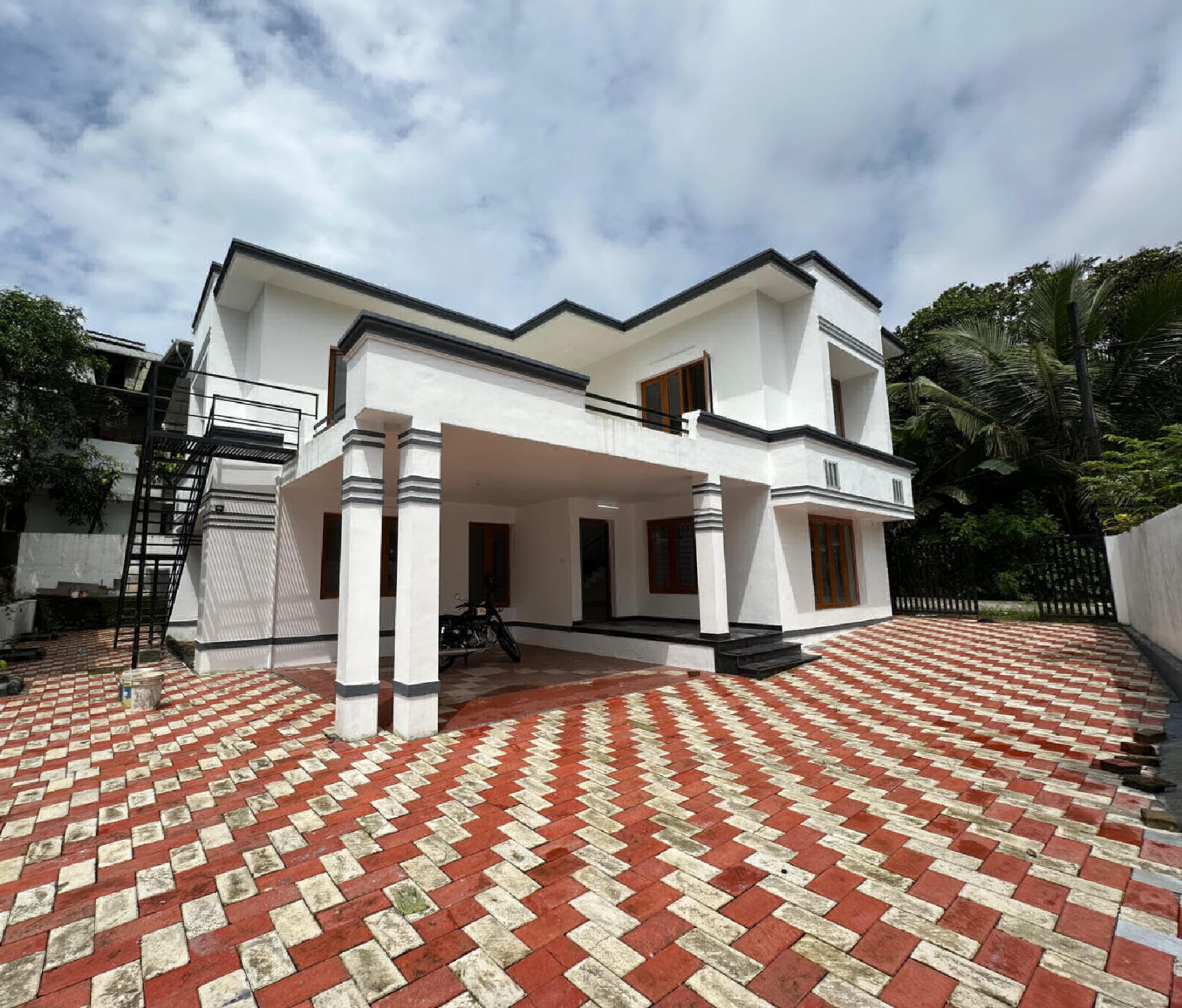 8.45 cents plot with 3000sqft 4 BHK  new villa for sale at Aluva.