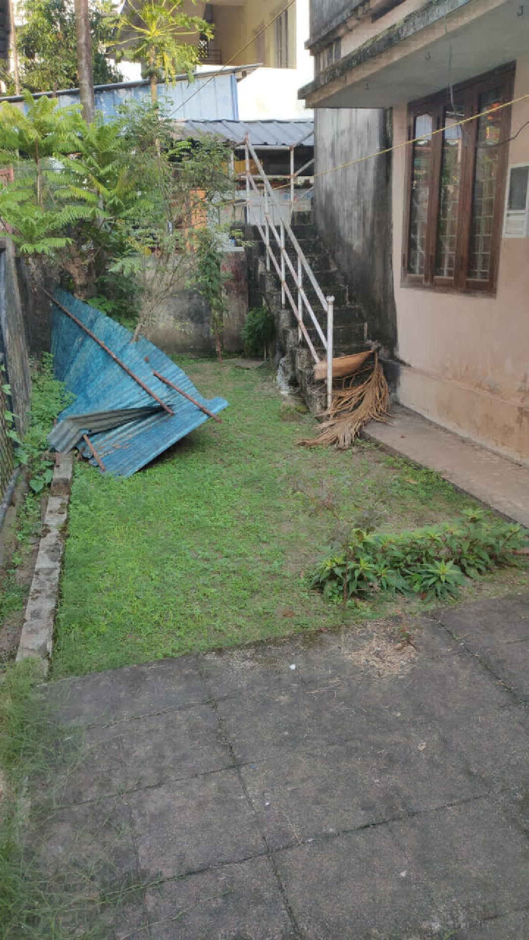 5.5 cents land for sale in Thevara